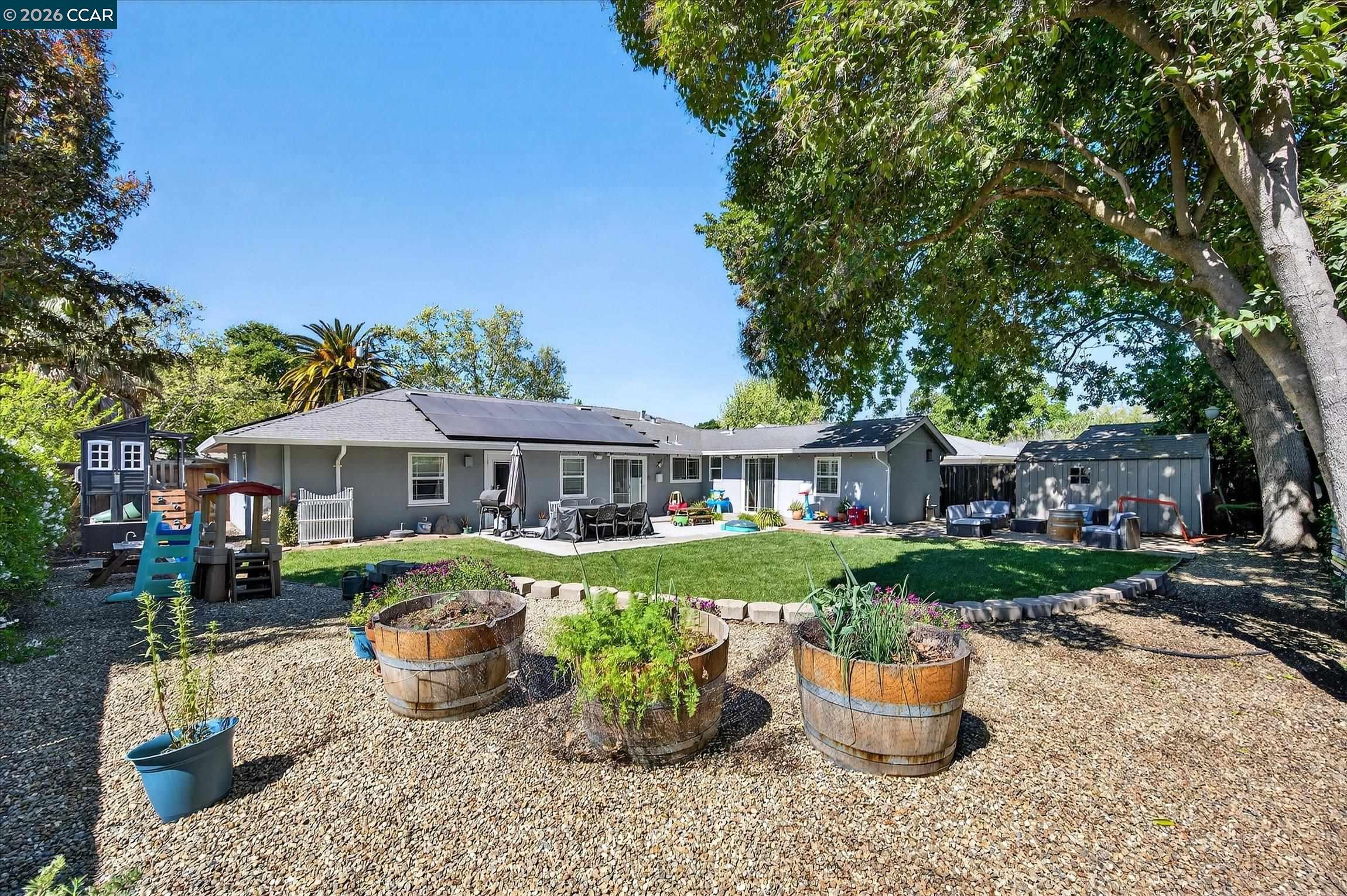 Detail Gallery Image 23 of 27 For 1919 Elinora Dr, Pleasant Hill,  CA 94523 - 4 Beds | 2 Baths