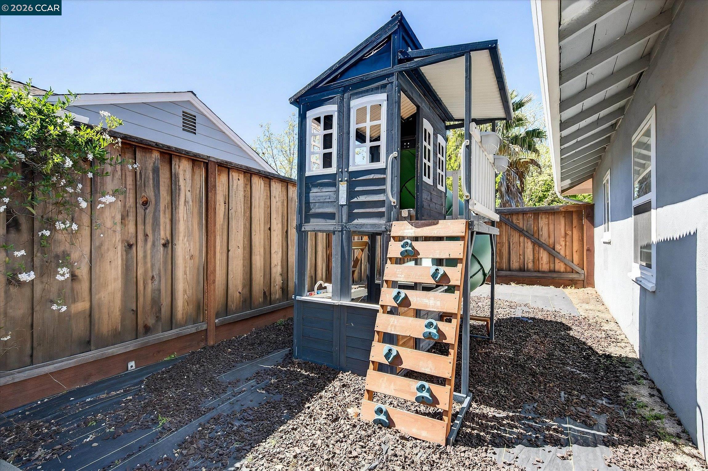 Detail Gallery Image 27 of 27 For 1919 Elinora Dr, Pleasant Hill,  CA 94523 - 4 Beds | 2 Baths