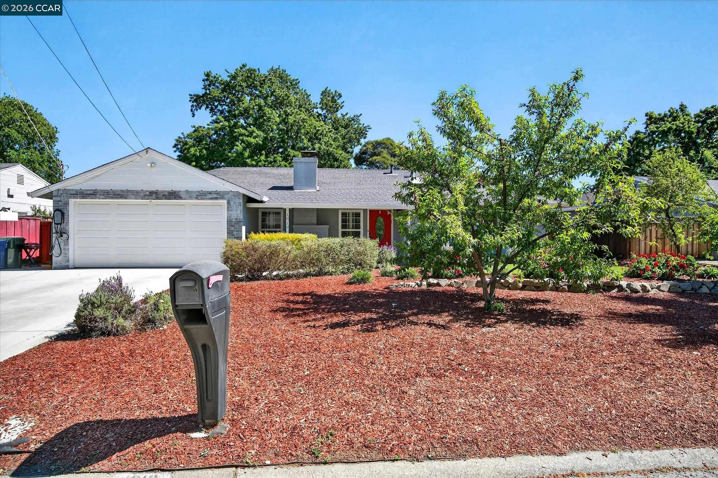 Detail Gallery Image 4 of 27 For 1919 Elinora Dr, Pleasant Hill,  CA 94523 - 4 Beds | 2 Baths