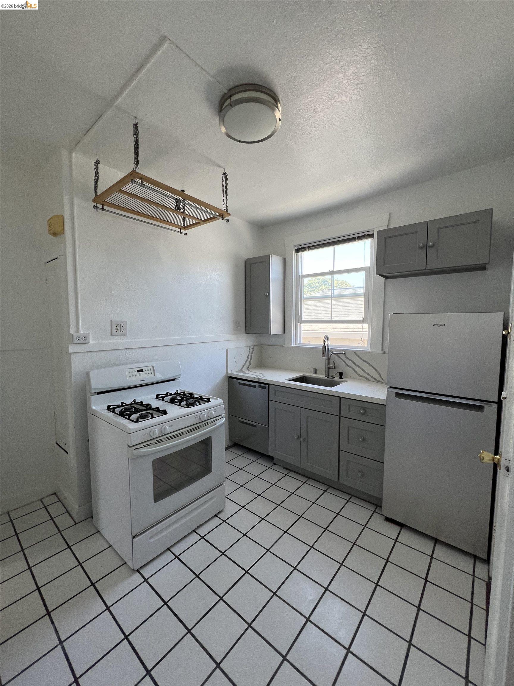 Detail Gallery Image 3 of 4 For 2249 Spaulding Ave #4,  Berkeley,  CA 94703 - 1 Beds | 1 Baths