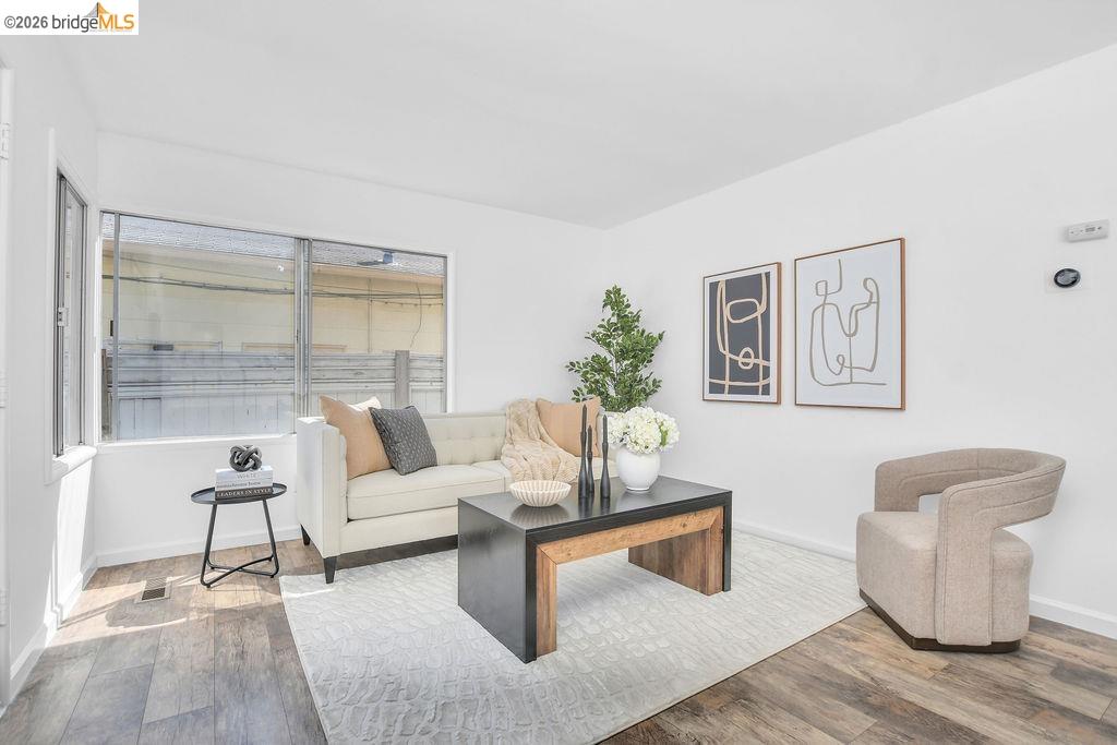 Detail Gallery Image 3 of 12 For 2560 Chanslor Ave, Richmond,  CA 94804 - 2 Beds | 1 Baths