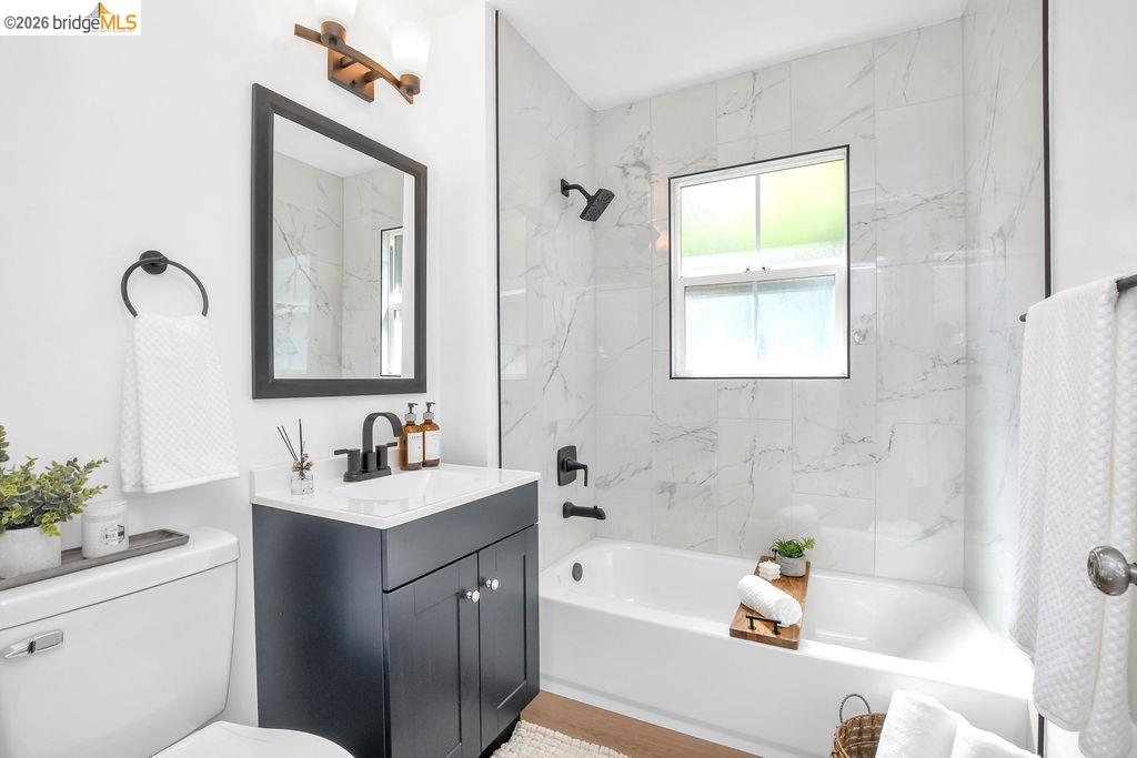 Detail Gallery Image 9 of 12 For 2560 Chanslor Ave, Richmond,  CA 94804 - 2 Beds | 1 Baths