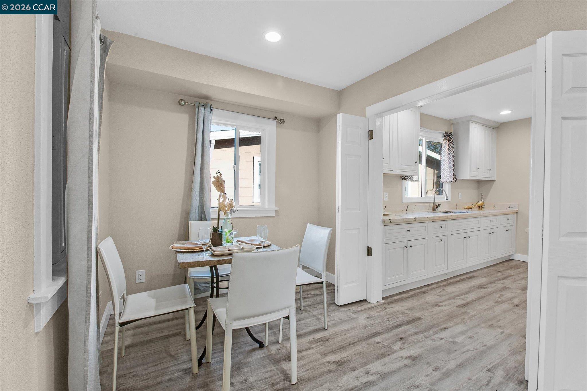 Detail Gallery Image 11 of 33 For 2027 83rd Ave, Oakland,  CA 94621 - 2 Beds | 2 Baths