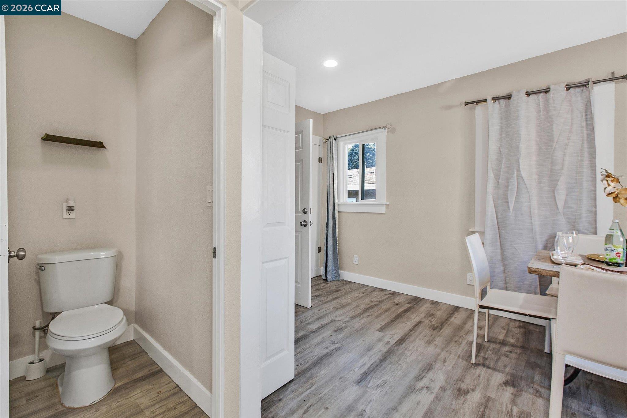 Detail Gallery Image 13 of 33 For 2027 83rd Ave, Oakland,  CA 94621 - 2 Beds | 2 Baths