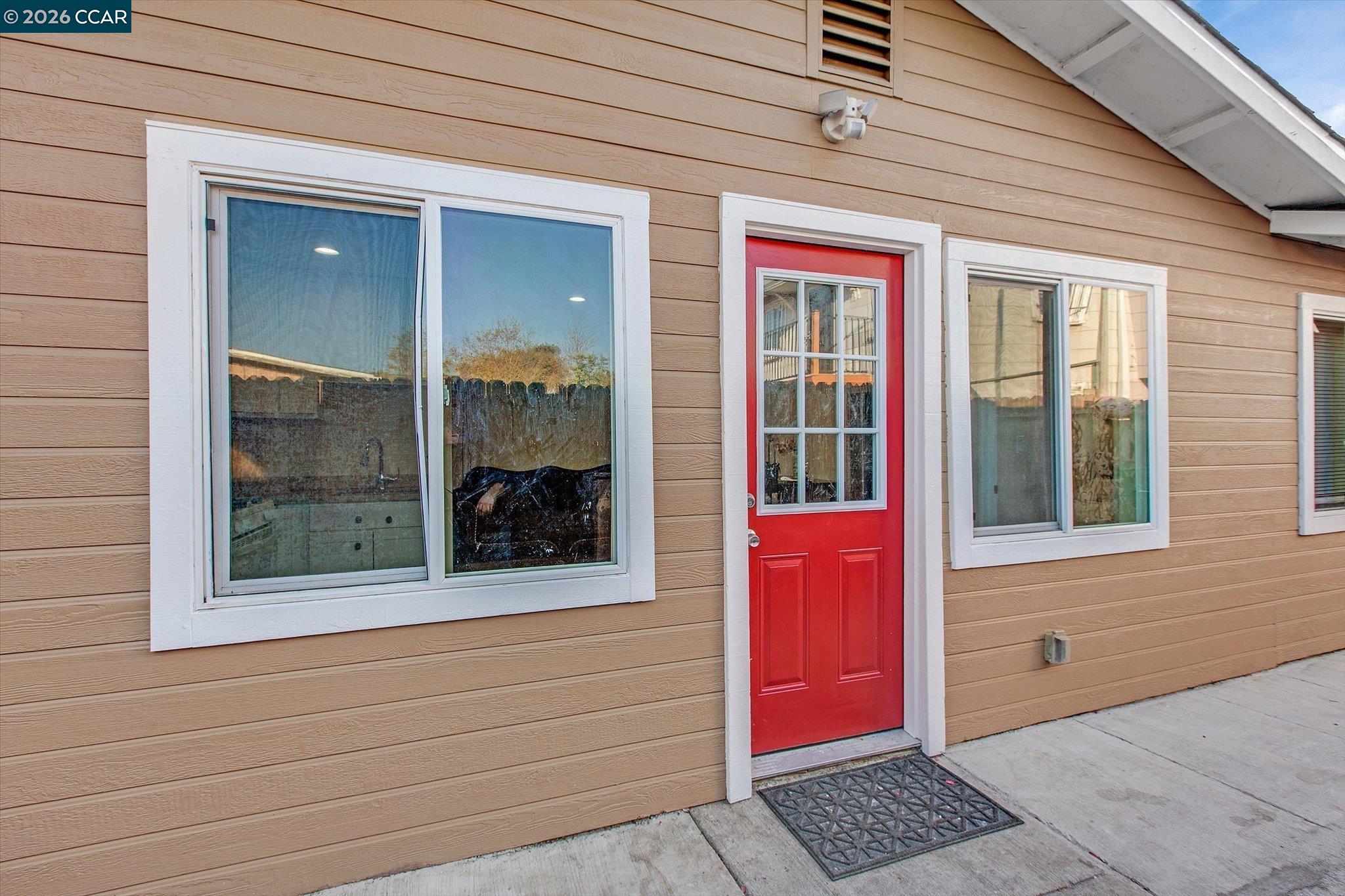 Detail Gallery Image 20 of 33 For 2027 83rd Ave, Oakland,  CA 94621 - 2 Beds | 2 Baths