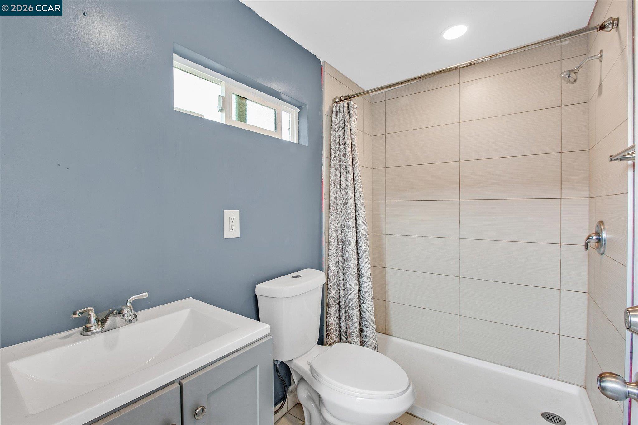 Detail Gallery Image 28 of 33 For 2027 83rd Ave, Oakland,  CA 94621 - 2 Beds | 2 Baths