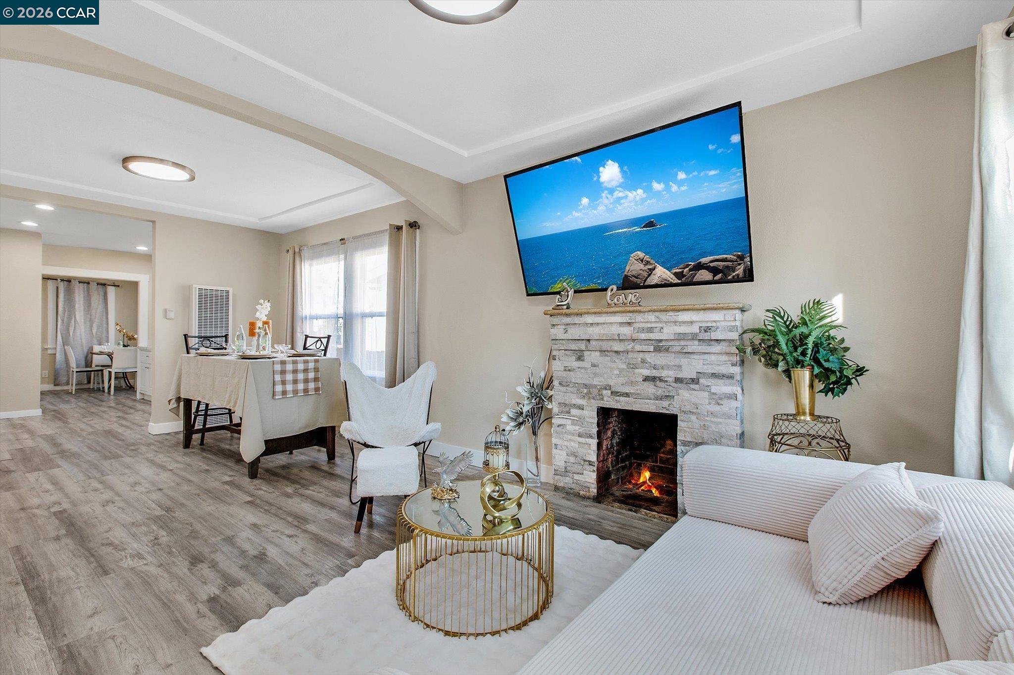 Detail Gallery Image 5 of 33 For 2027 83rd Ave, Oakland,  CA 94621 - 2 Beds | 2 Baths