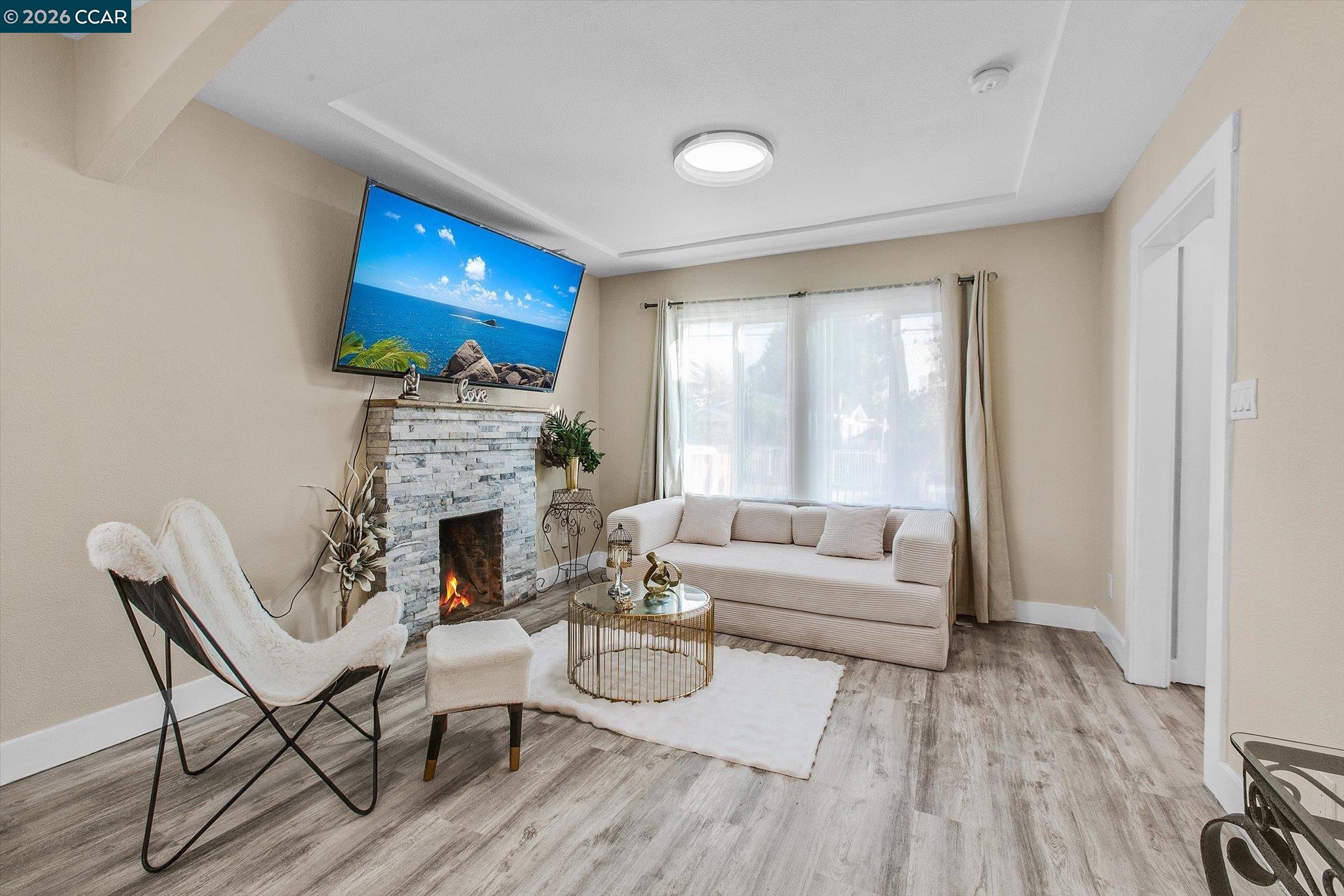 Detail Gallery Image 7 of 33 For 2027 83rd Ave, Oakland,  CA 94621 - 2 Beds | 2 Baths