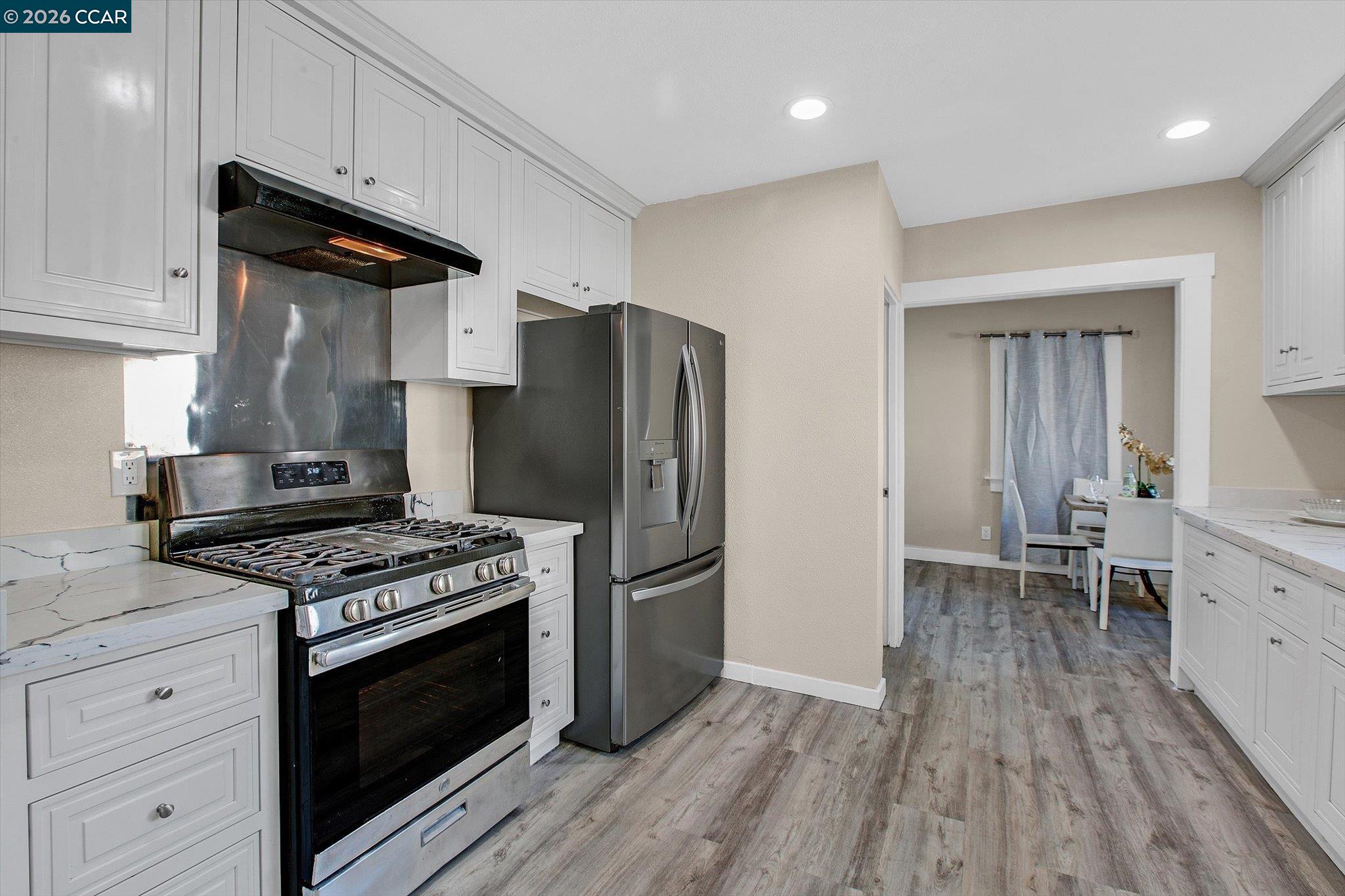 Detail Gallery Image 9 of 33 For 2027 83rd Ave, Oakland,  CA 94621 - 2 Beds | 2 Baths