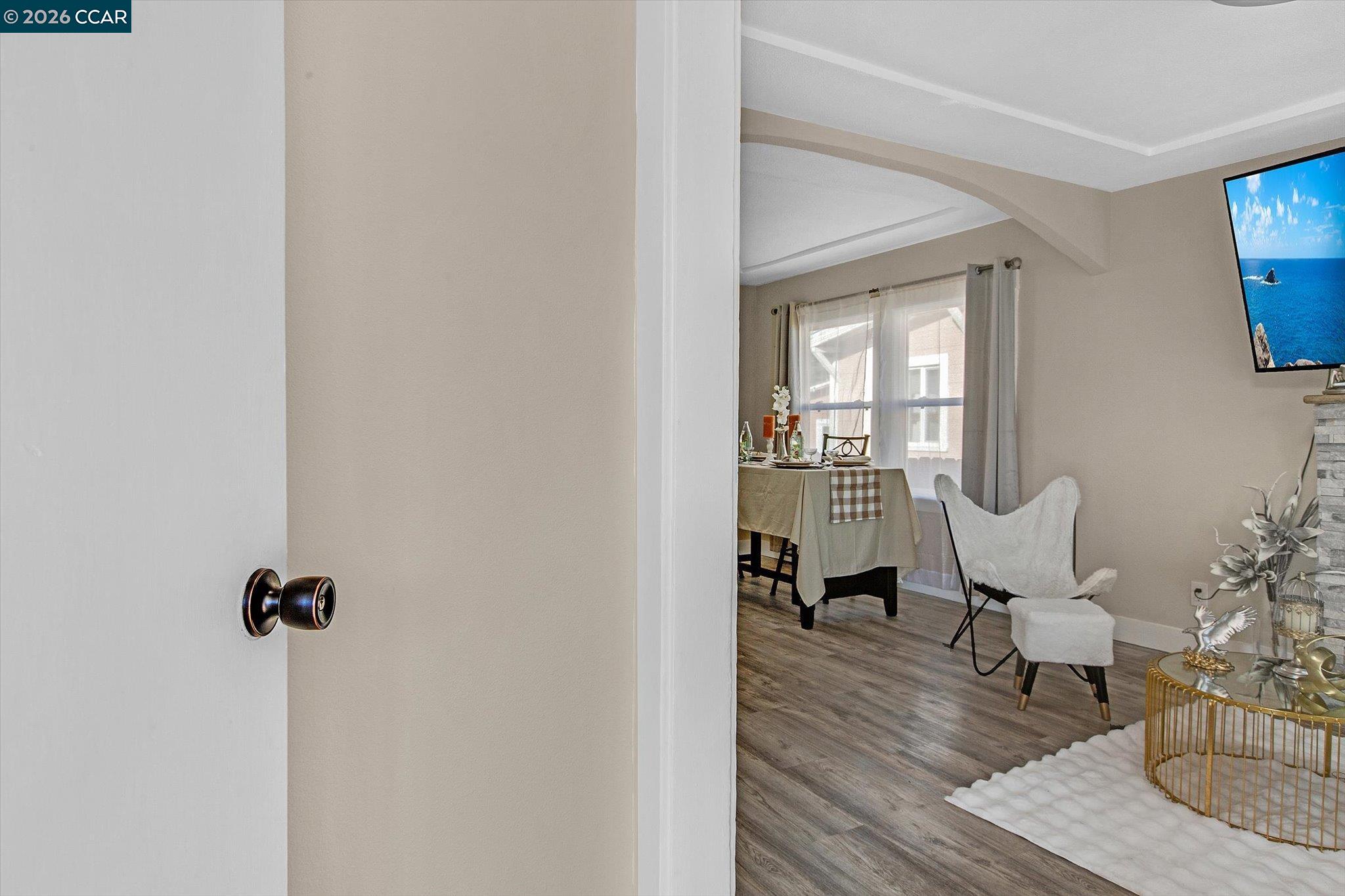 Detail Gallery Image 10 of 33 For 2027 83rd Ave, Oakland,  CA 94621 - 2 Beds | 2 Baths