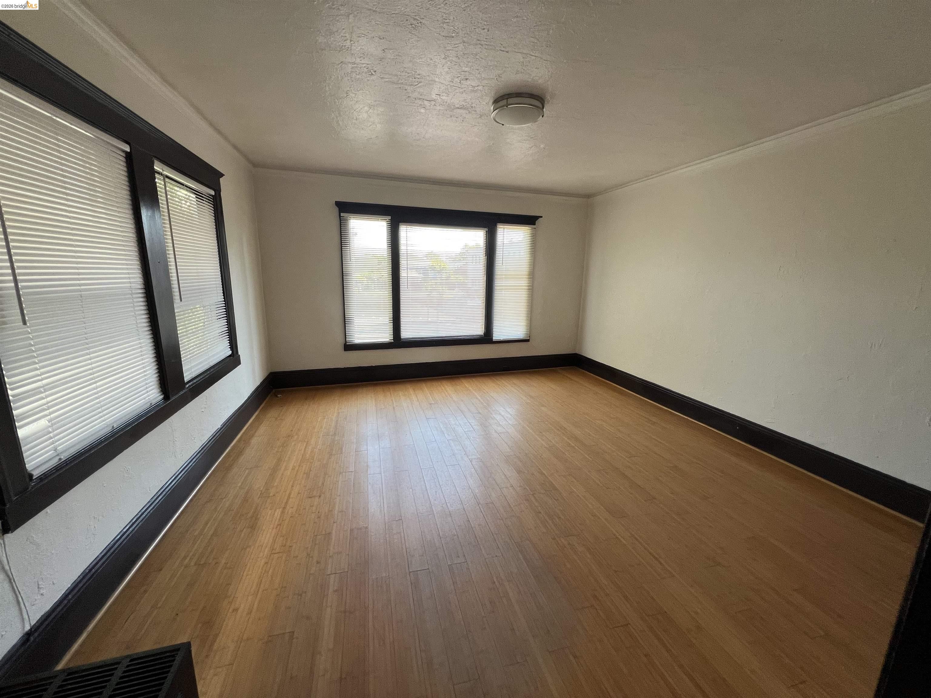 Detail Gallery Image 2 of 5 For 1727 Alcatraz Ave, Berkeley,  CA 94703 - 1 Beds | 1 Baths