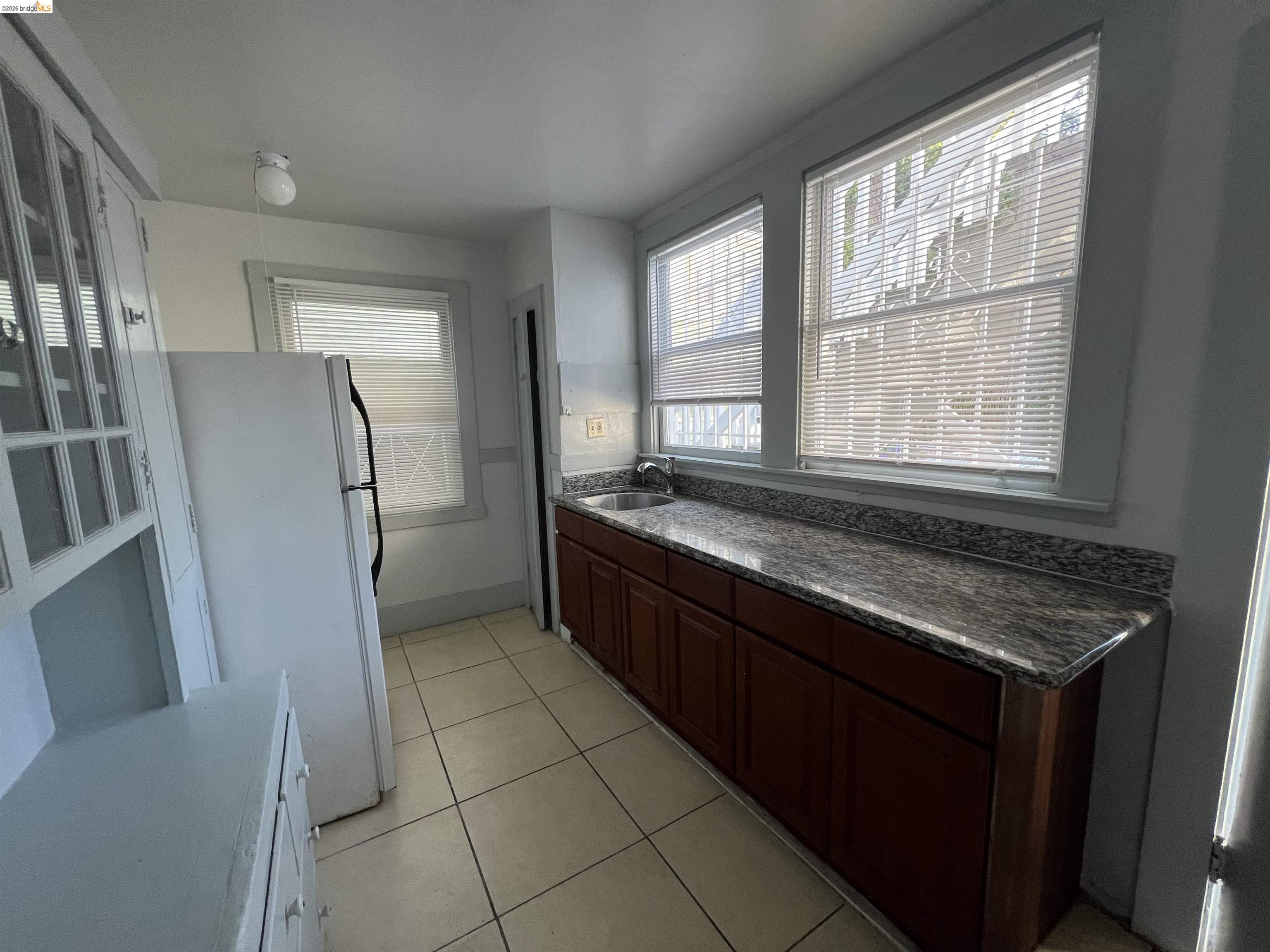 Detail Gallery Image 3 of 5 For 1727 Alcatraz Ave, Berkeley,  CA 94703 - 1 Beds | 1 Baths