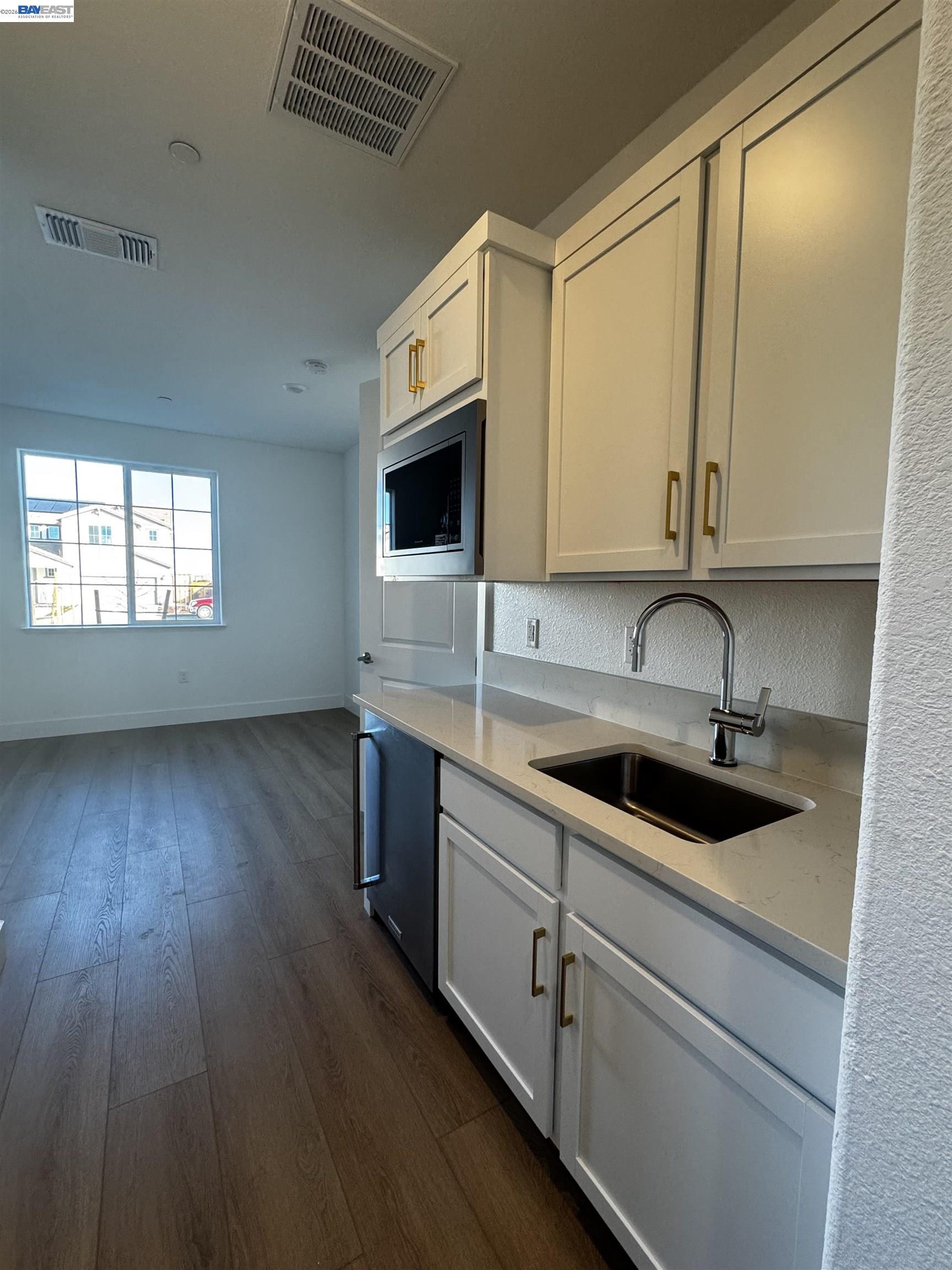 Detail Gallery Image 6 of 14 For 1967 S Lazuli Street, Mountain House,  CA 95391 - 1 Beds | 1 Baths