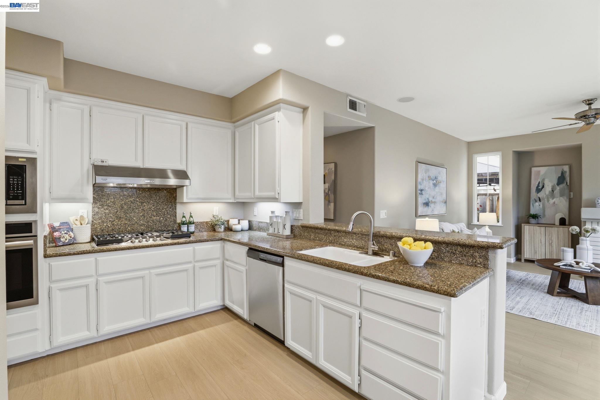 Detail Gallery Image 10 of 53 For 690 Kraftile Ct., Fremont,  CA 94536 - 5 Beds | 3 Baths