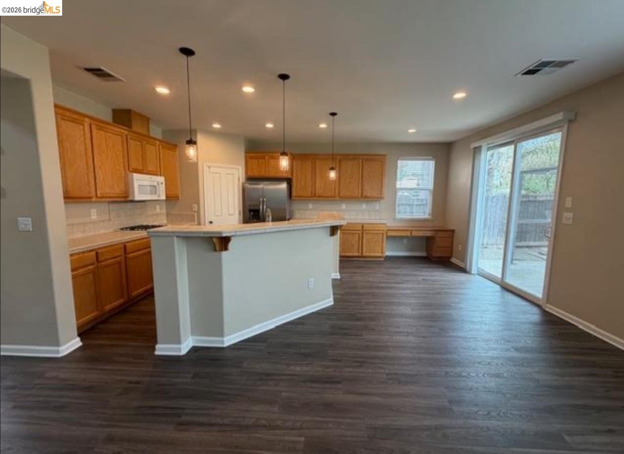 Detail Gallery Image 13 of 18 For 111 Tennyson Ct, Discovery Bay,  CA 94505 - 4 Beds | 3 Baths