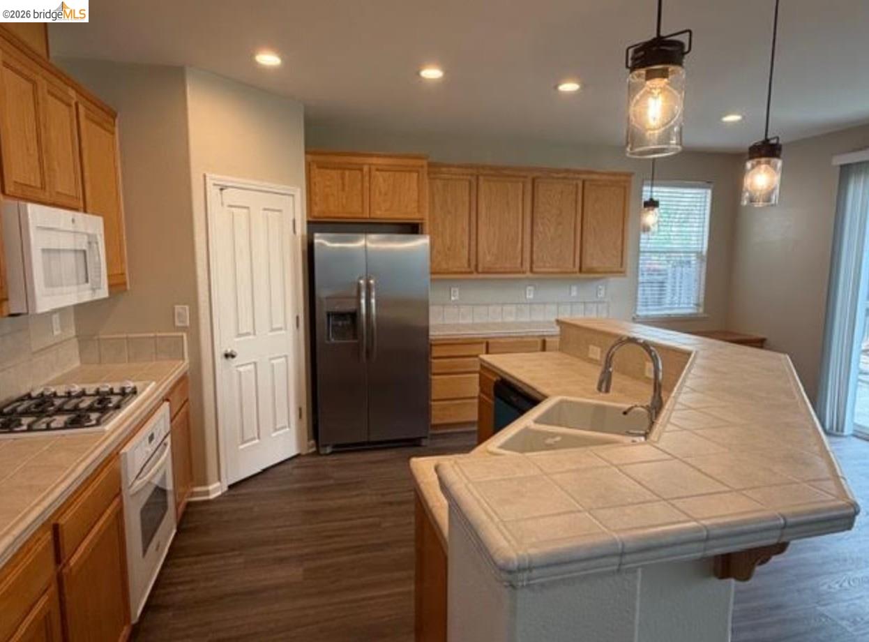 Detail Gallery Image 14 of 18 For 111 Tennyson Ct, Discovery Bay,  CA 94505 - 4 Beds | 3 Baths