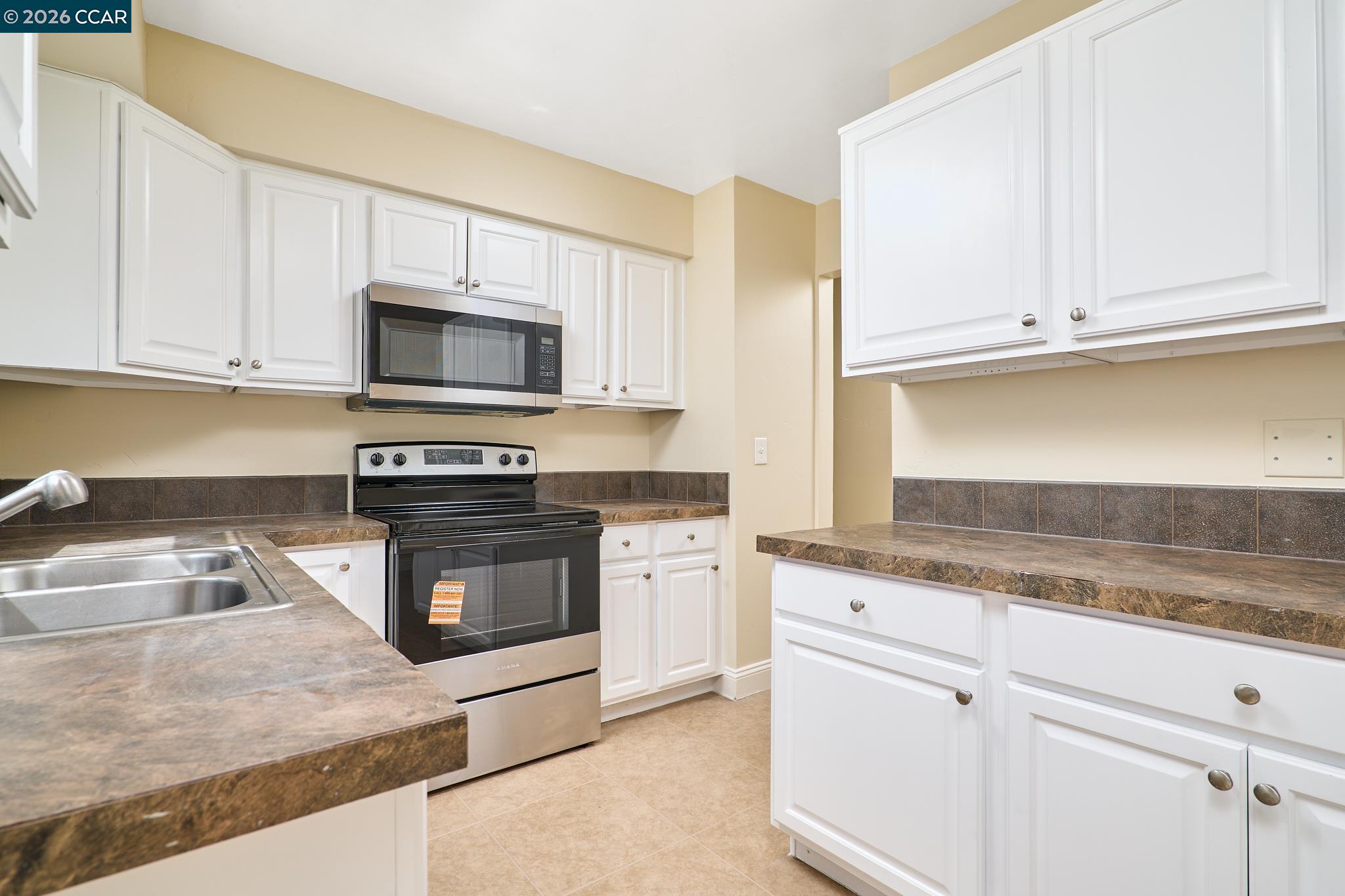 Detail Gallery Image 4 of 21 For 2018 Southwood Dr, Vacaville,  CA 95687 - 3 Beds | 1/1 Baths