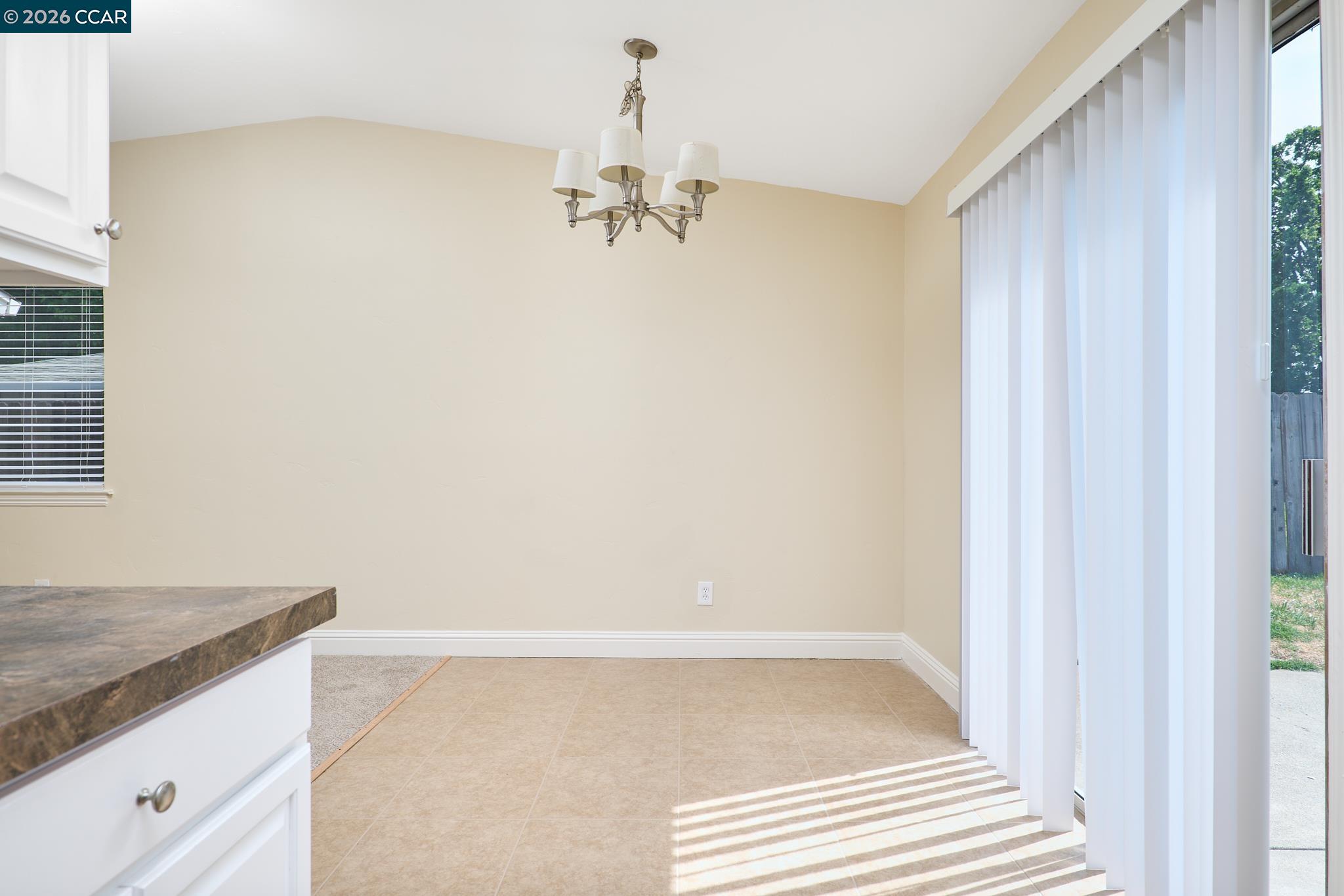 Detail Gallery Image 6 of 21 For 2018 Southwood Dr, Vacaville,  CA 95687 - 3 Beds | 1/1 Baths