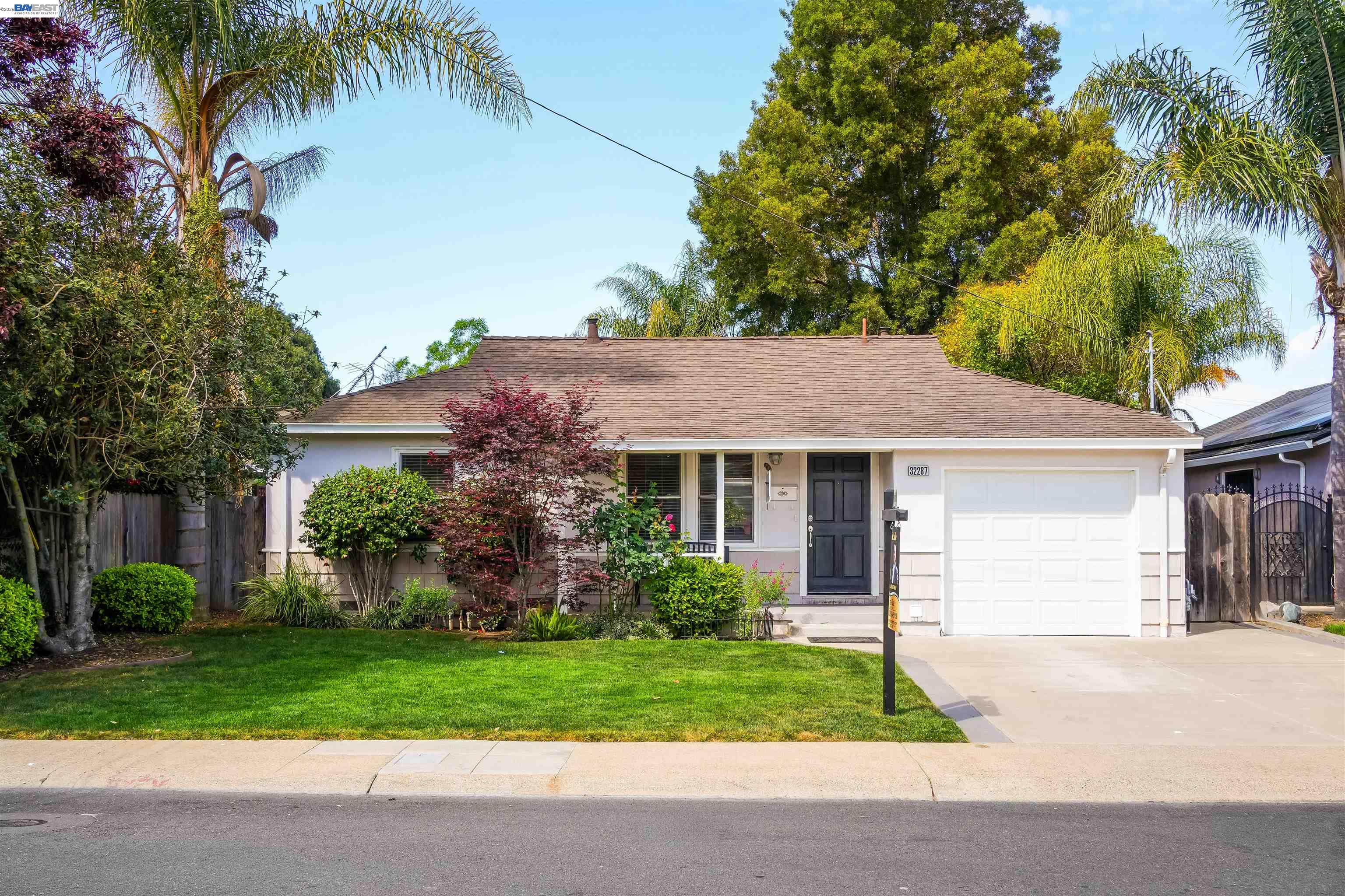 Detail Gallery Image 2 of 54 For 32287 Ithaca St, Hayward,  CA 94544 - 2 Beds | 1 Baths