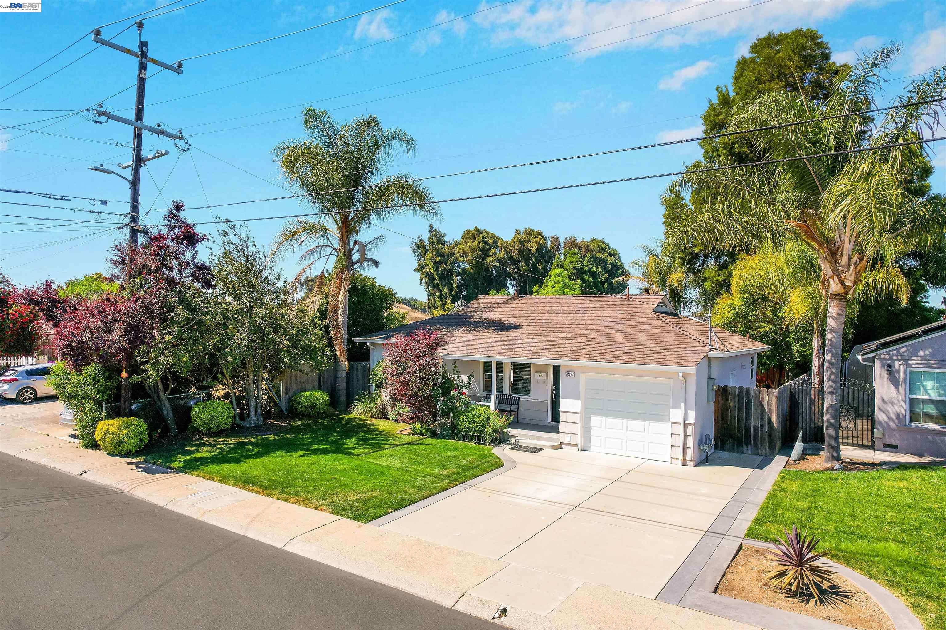 Detail Gallery Image 3 of 54 For 32287 Ithaca St, Hayward,  CA 94544 - 2 Beds | 1 Baths