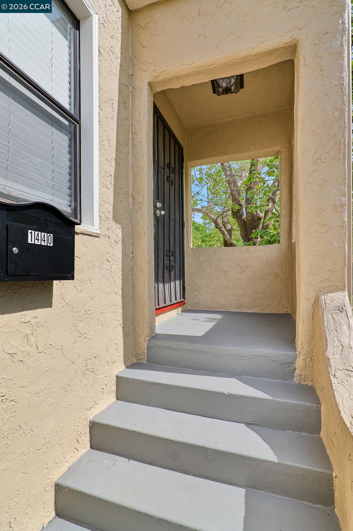 Detail Gallery Image 3 of 30 For 1440 Beach St, Vallejo,  CA 94590 - 3 Beds | 1 Baths