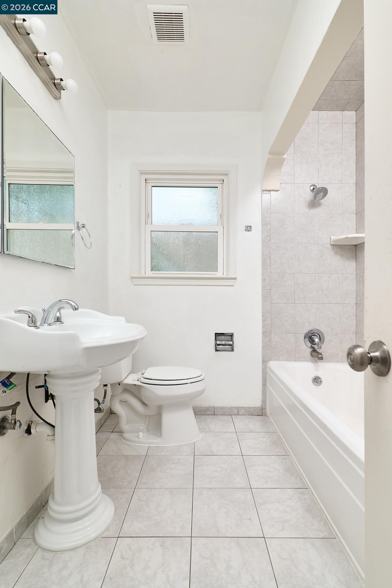 Detail Gallery Image 7 of 30 For 1440 Beach St, Vallejo,  CA 94590 - 3 Beds | 1 Baths