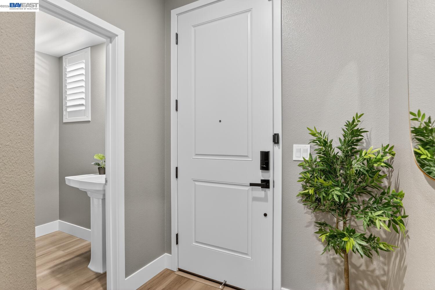 Detail Gallery Image 5 of 33 For 922 Noble Fir Ter #5,  Sunnyvale,  CA 94086 - 2 Beds | 2/1 Baths