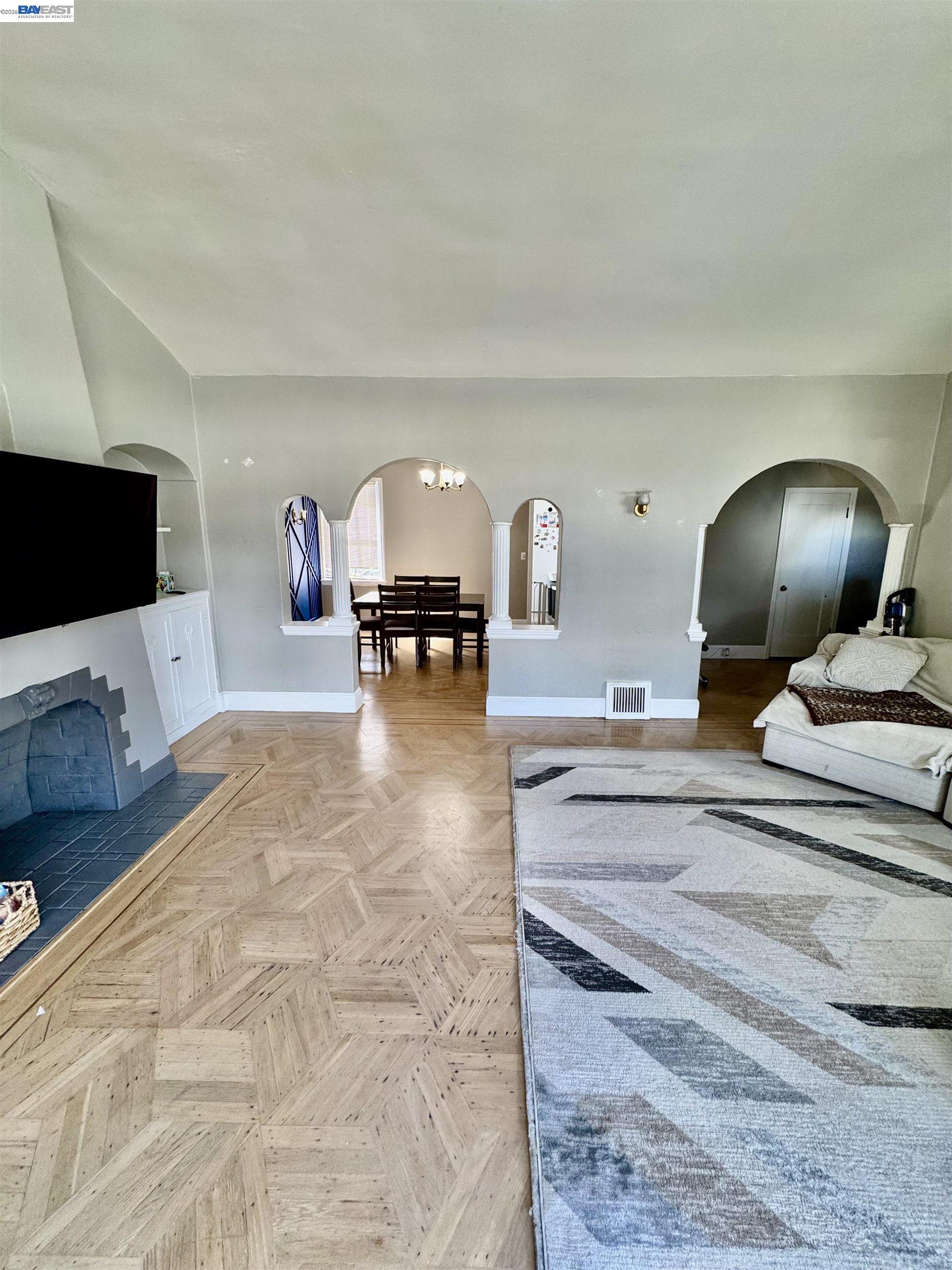 Detail Gallery Image 3 of 12 For 319 Plymouth Ave, San Francisco,  CA 94112 - 3 Beds | 1 Baths