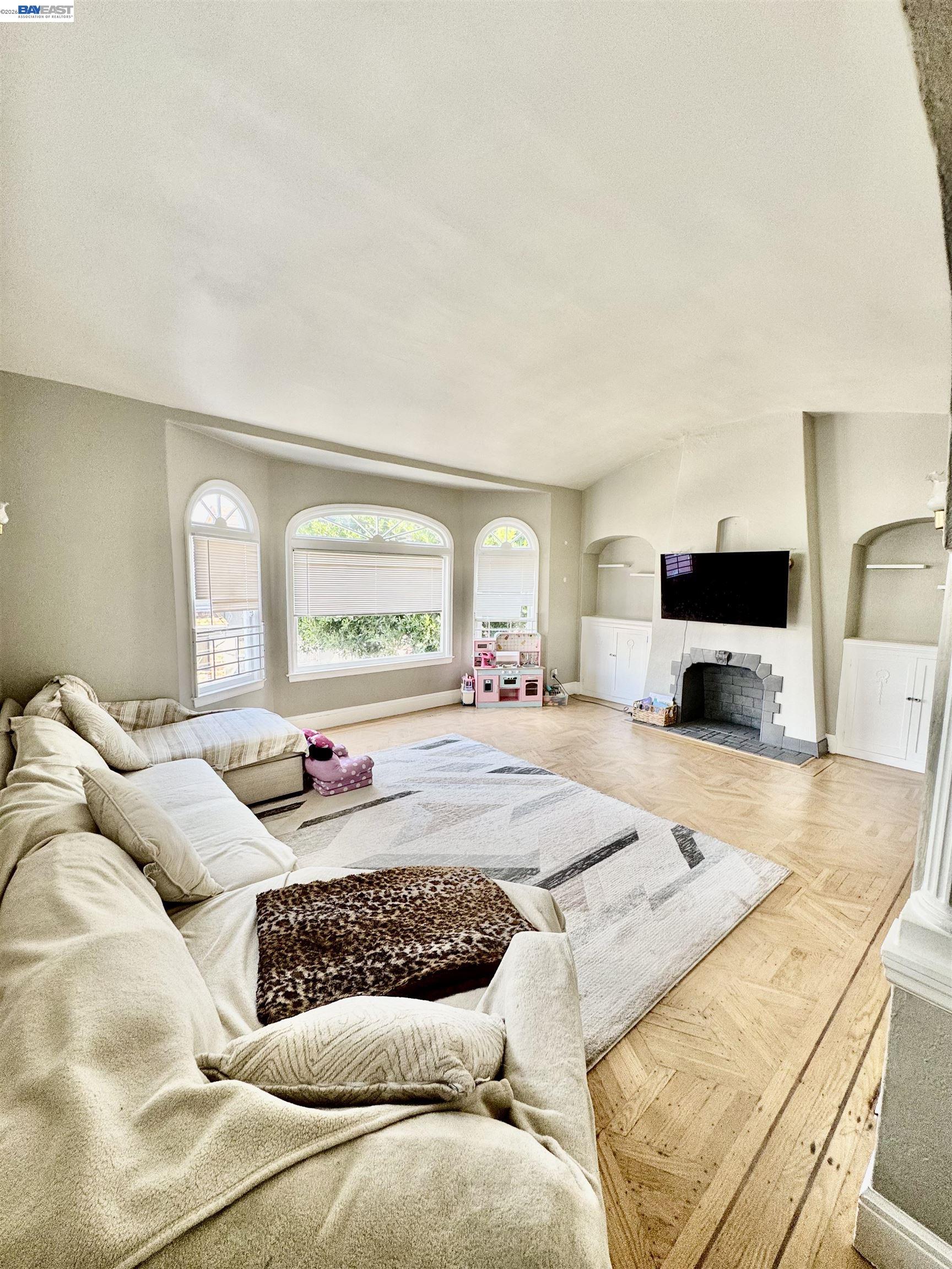 Detail Gallery Image 4 of 12 For 319 Plymouth Ave, San Francisco,  CA 94112 - 3 Beds | 1 Baths