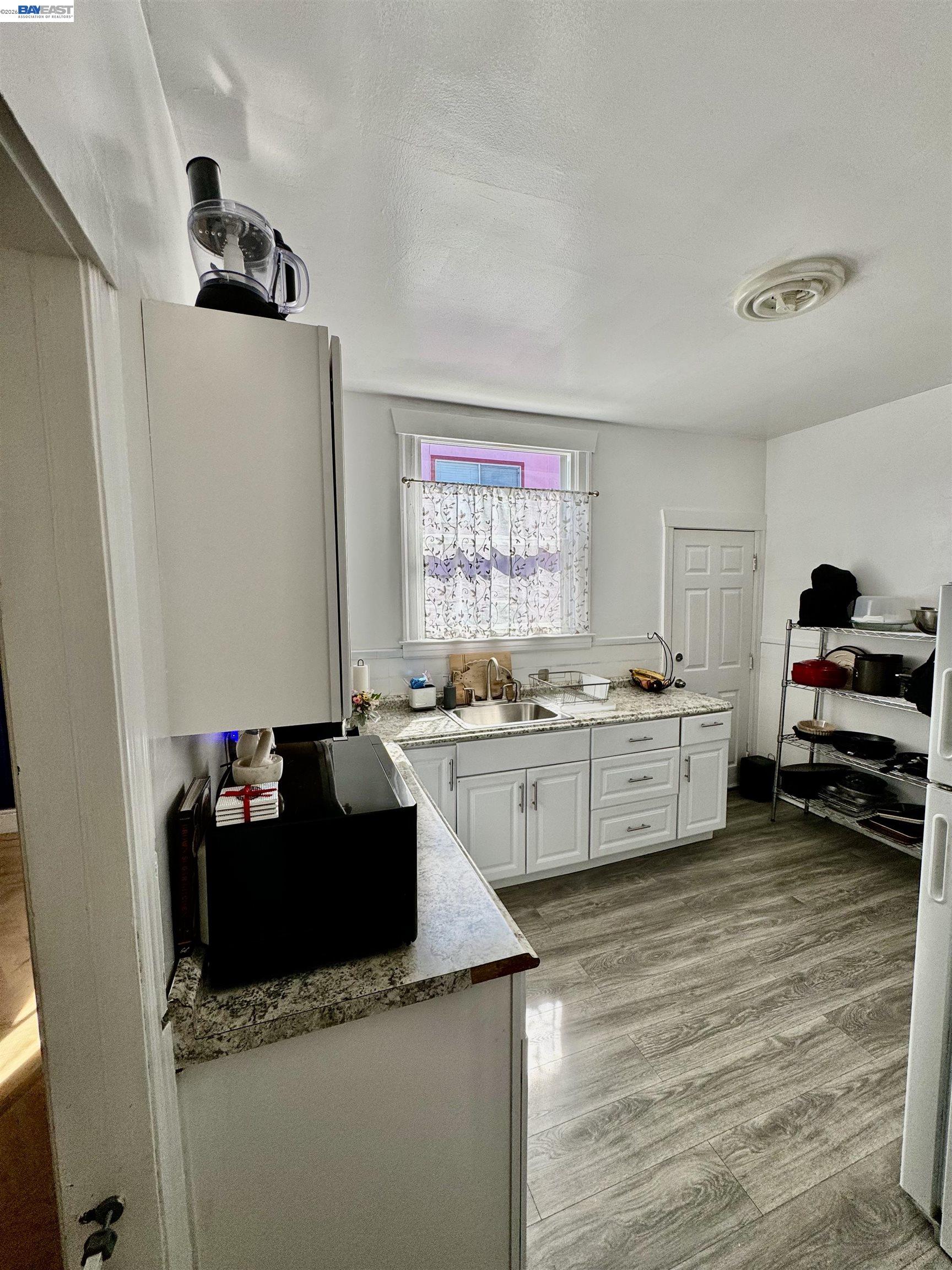 Detail Gallery Image 6 of 12 For 319 Plymouth Ave, San Francisco,  CA 94112 - 3 Beds | 1 Baths