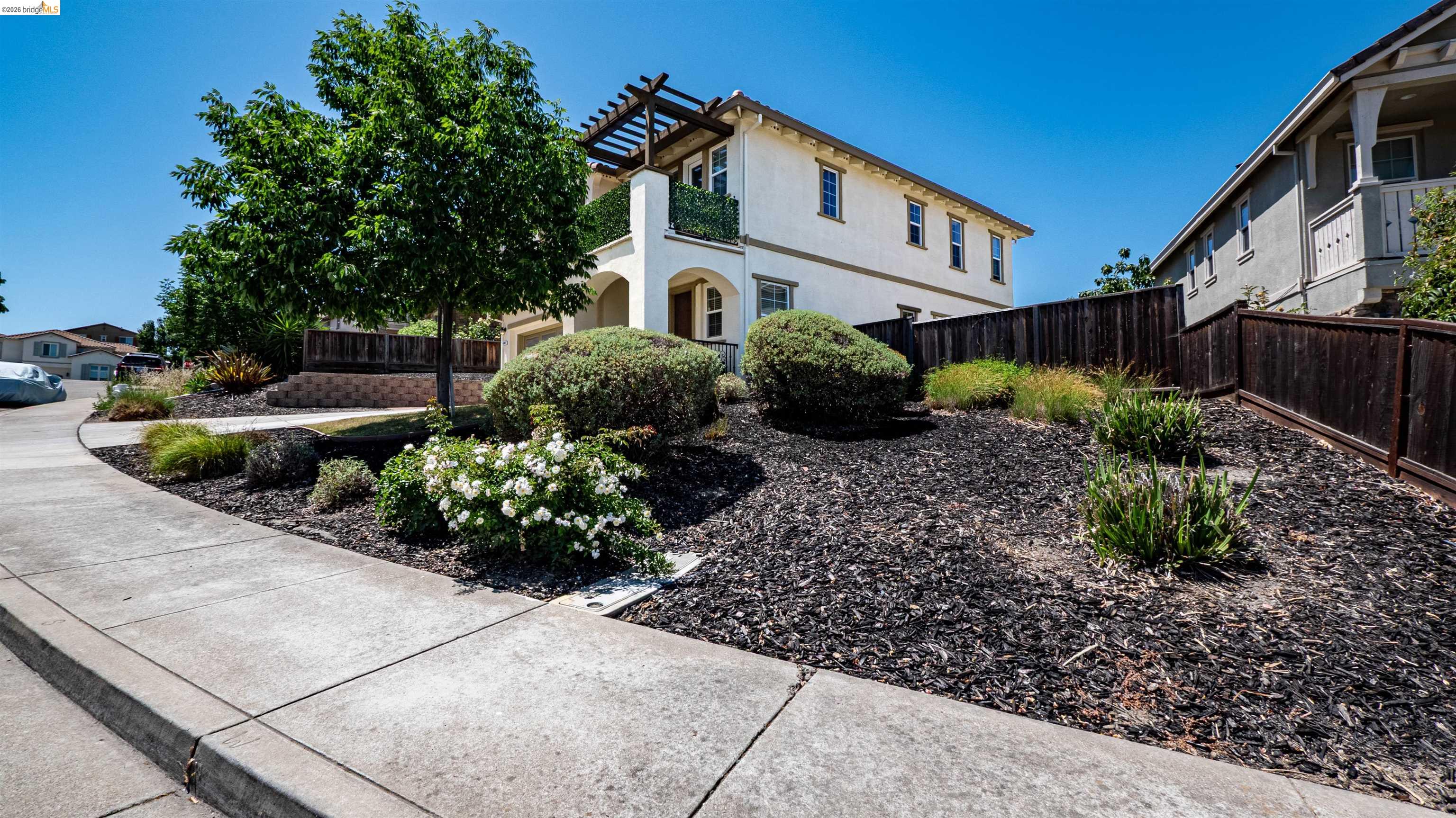 Detail Gallery Image 2 of 29 For 4590 Donegal Way, Antioch,  CA 94531 - 3 Beds | 2/1 Baths