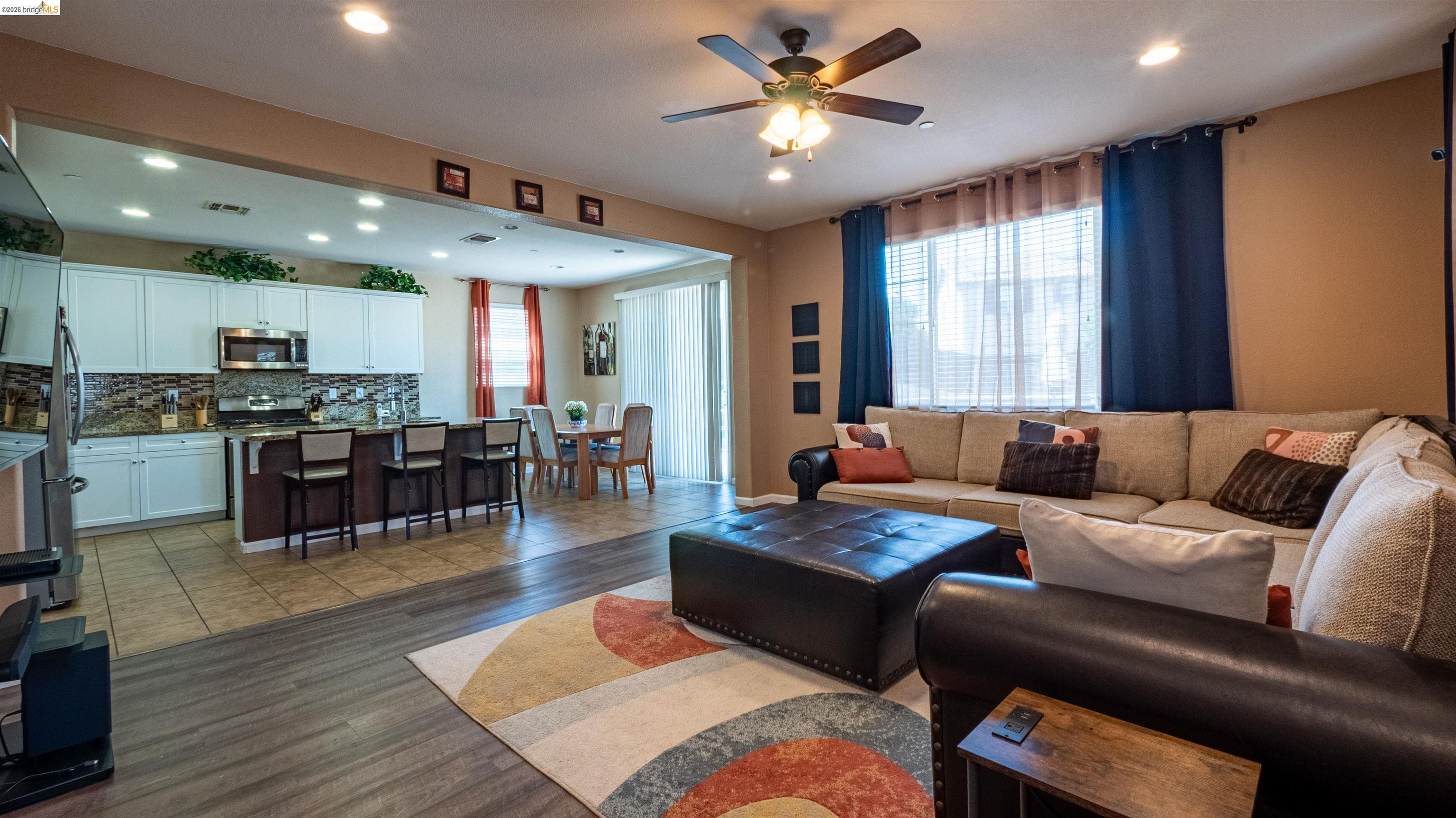 Detail Gallery Image 5 of 29 For 4590 Donegal Way, Antioch,  CA 94531 - 3 Beds | 2/1 Baths