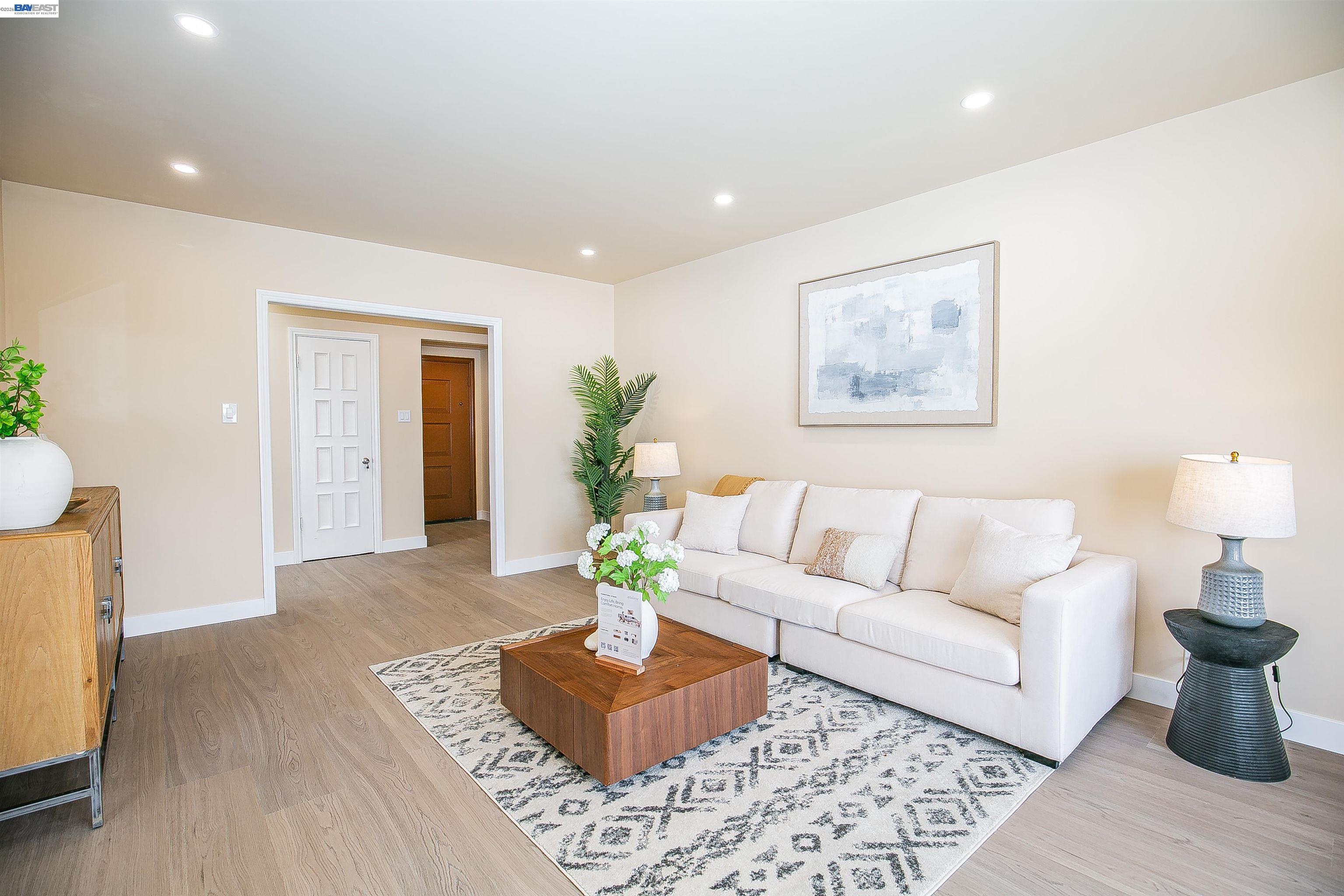 Detail Gallery Image 9 of 55 For 224 Shields Street, San Francisco,  CA 94132 - 3 Beds | 4 Baths