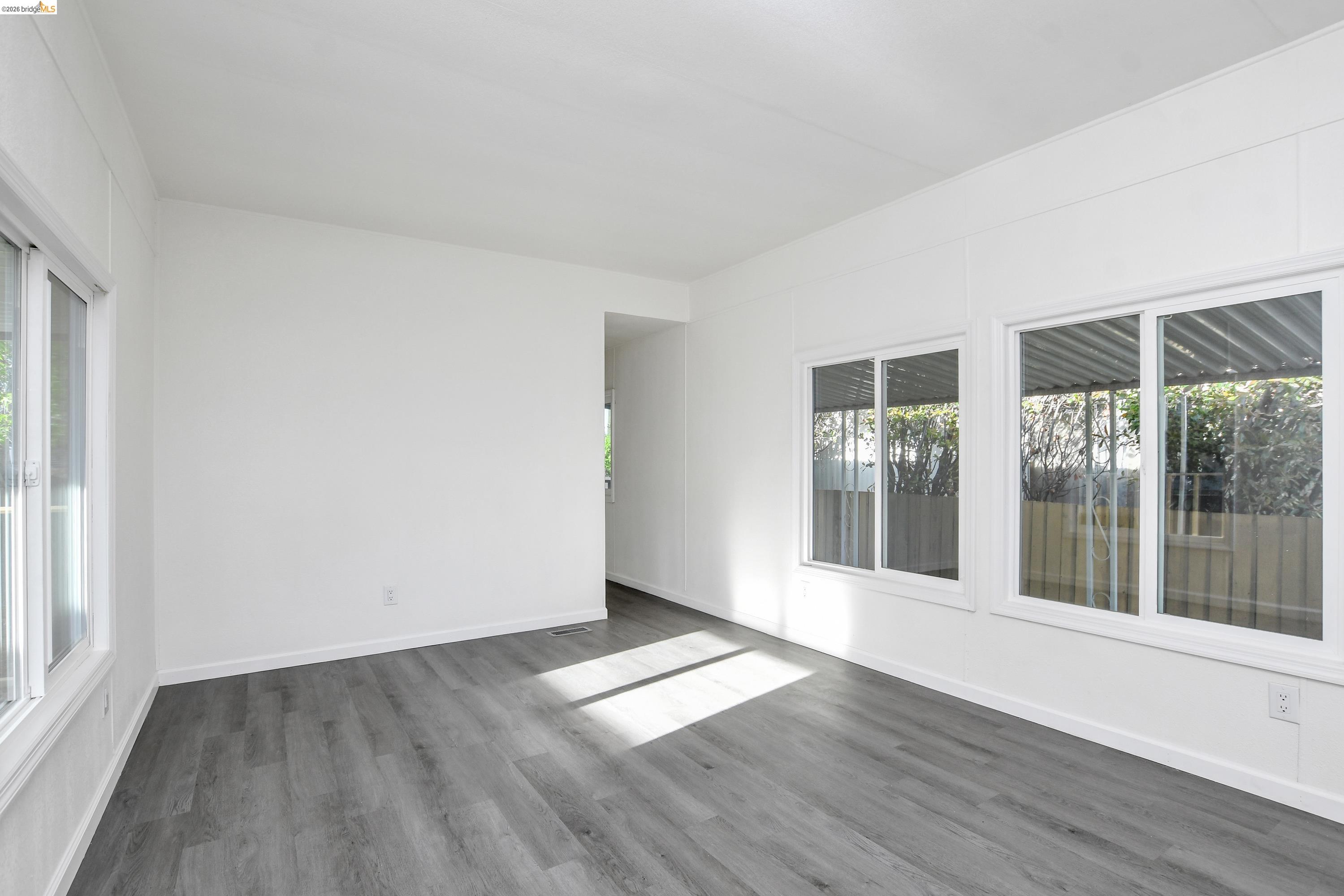 Detail Gallery Image 3 of 25 For 14 Del Rio, Pittsburg,  CA 94565 - 2 Beds | 2 Baths