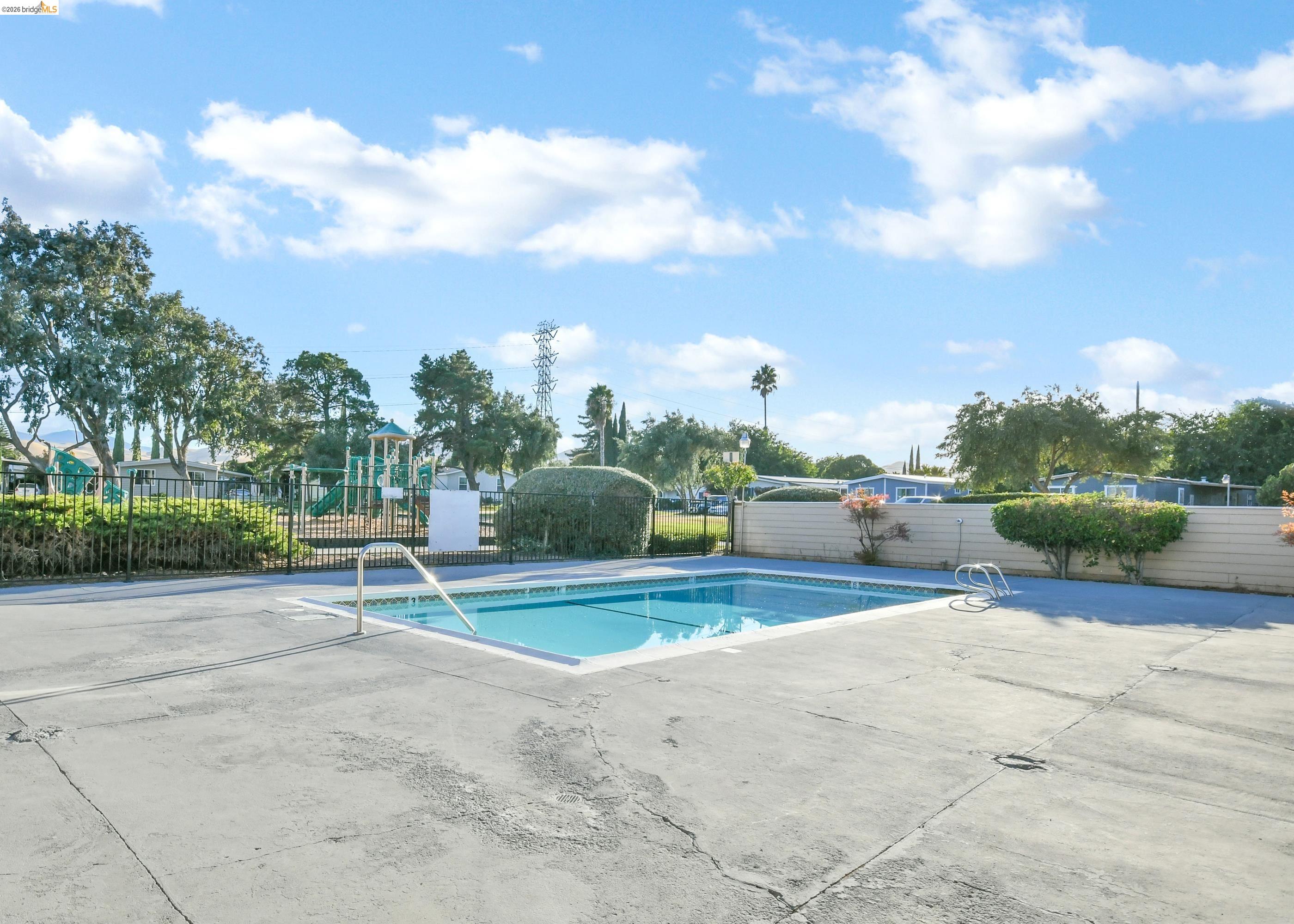 Detail Gallery Image 22 of 25 For 14 Del Rio, Pittsburg,  CA 94565 - 2 Beds | 2 Baths