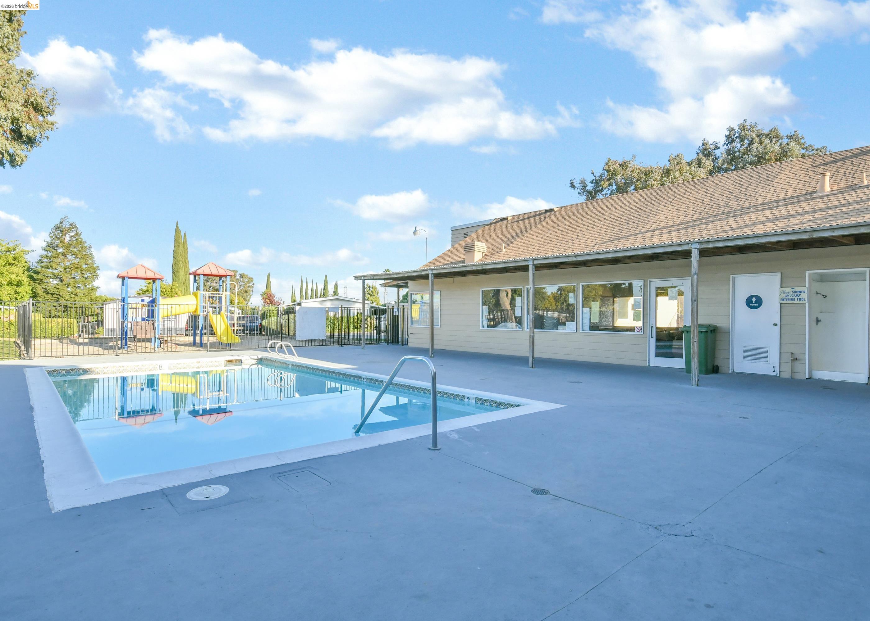 Detail Gallery Image 23 of 25 For 14 Del Rio, Pittsburg,  CA 94565 - 2 Beds | 2 Baths