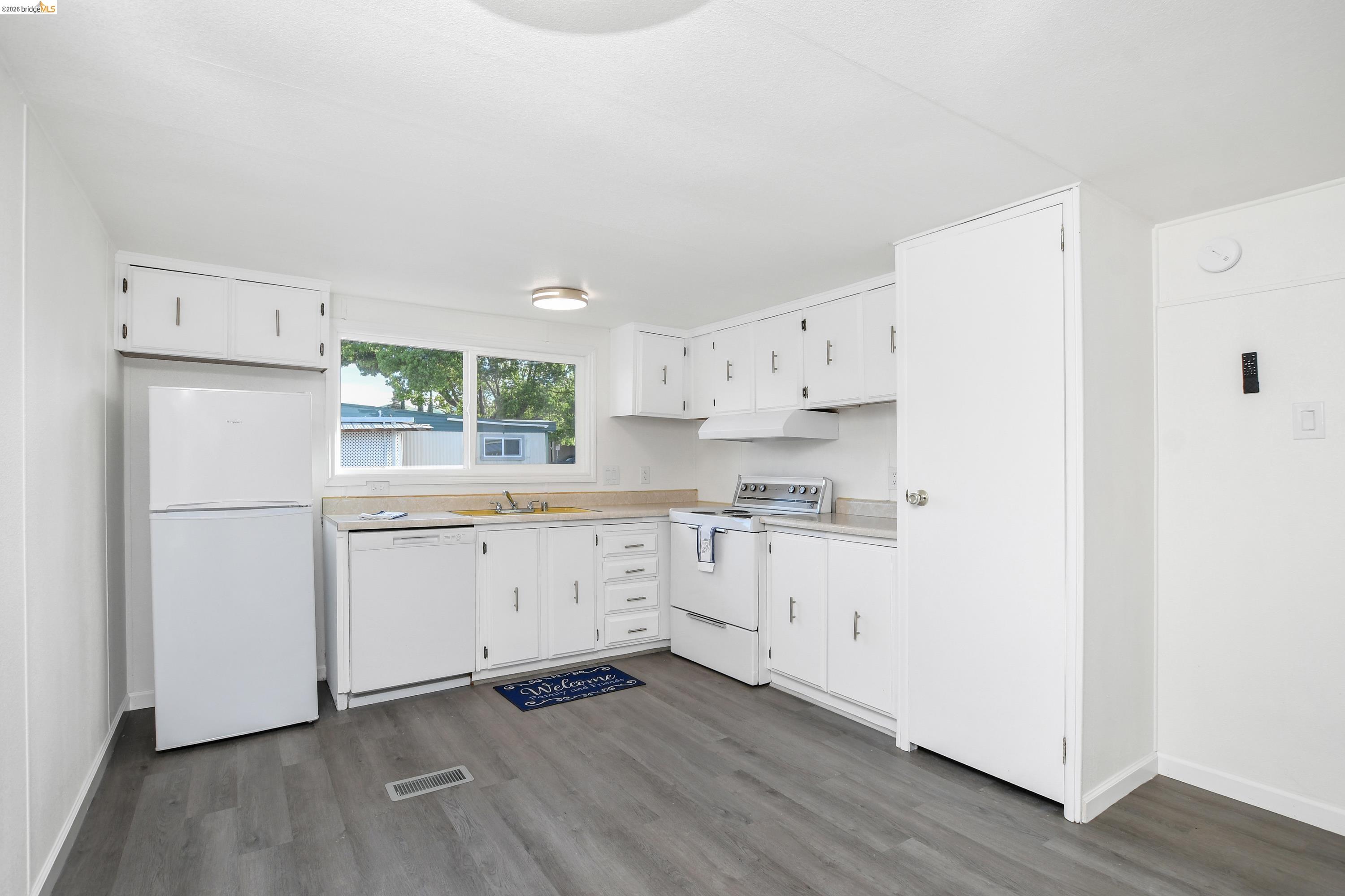 Detail Gallery Image 5 of 25 For 14 Del Rio, Pittsburg,  CA 94565 - 2 Beds | 2 Baths