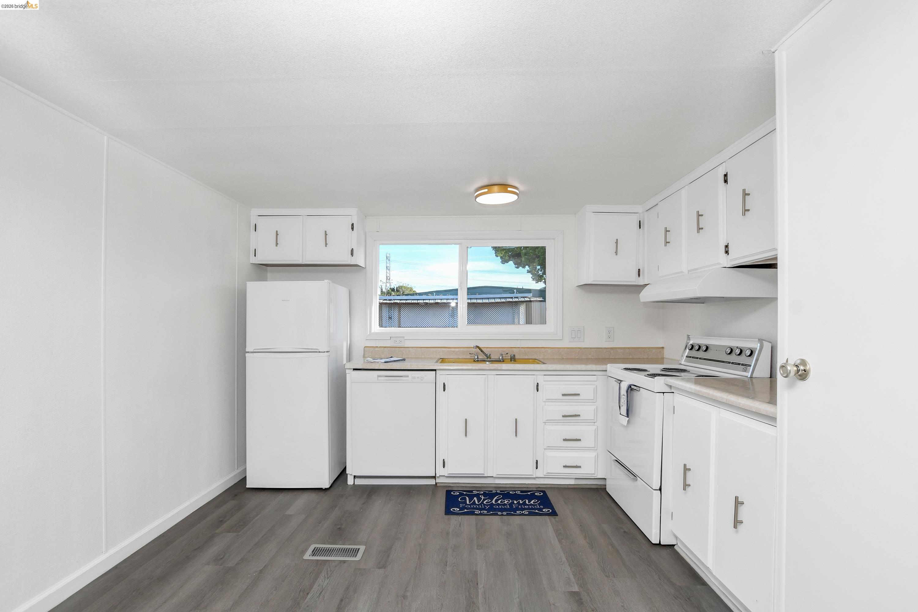 Detail Gallery Image 6 of 25 For 14 Del Rio, Pittsburg,  CA 94565 - 2 Beds | 2 Baths