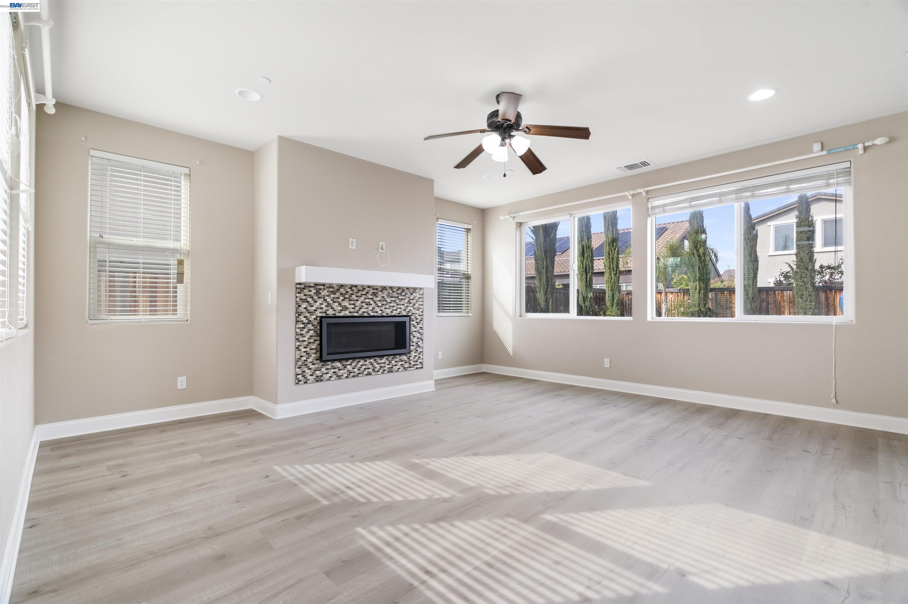 Detail Gallery Image 6 of 29 For 967 Dainty Ave., Brentwood,  CA 94513 - 6 Beds | 4 Baths