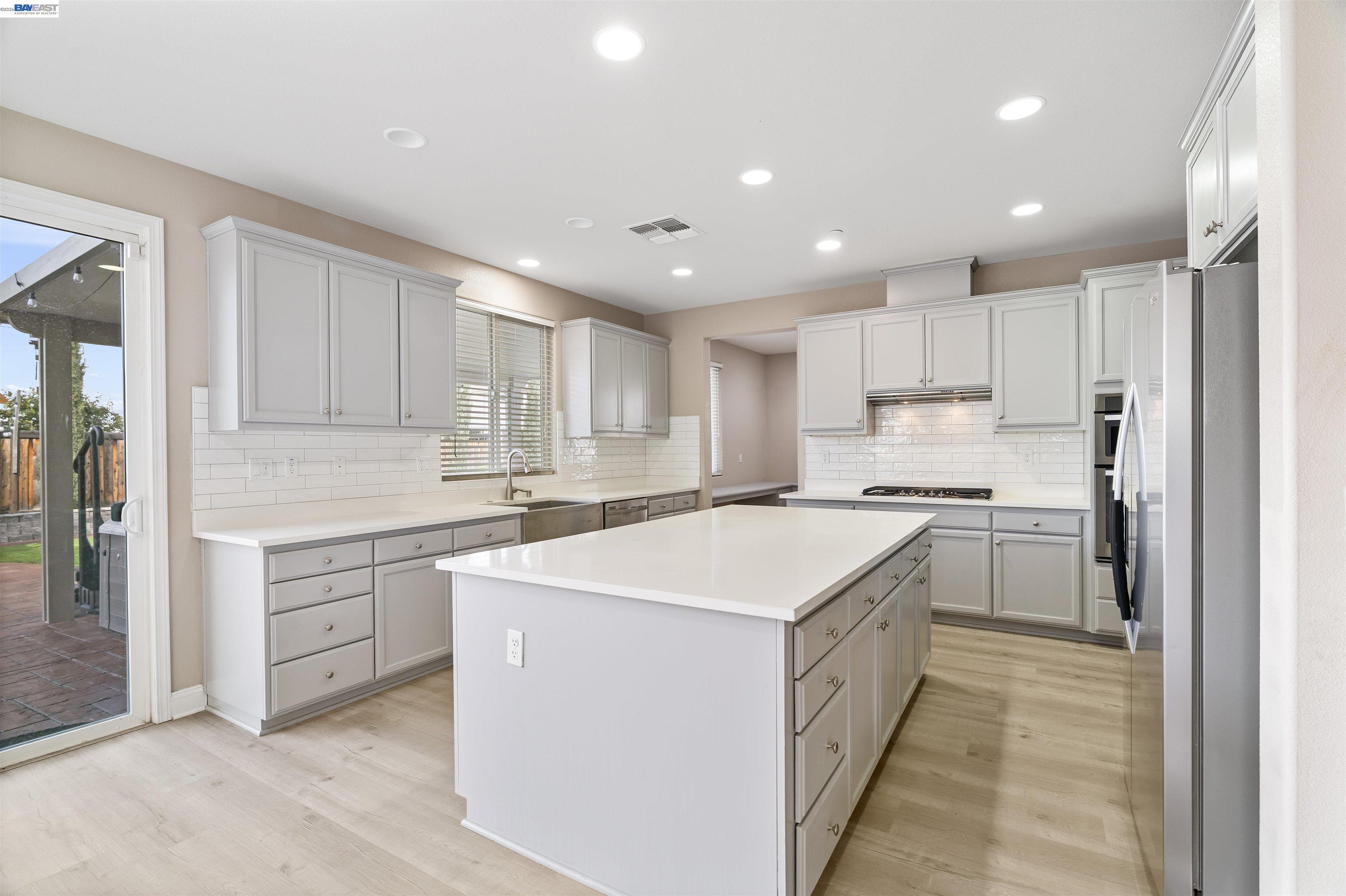 Detail Gallery Image 7 of 29 For 967 Dainty Ave., Brentwood,  CA 94513 - 6 Beds | 4 Baths