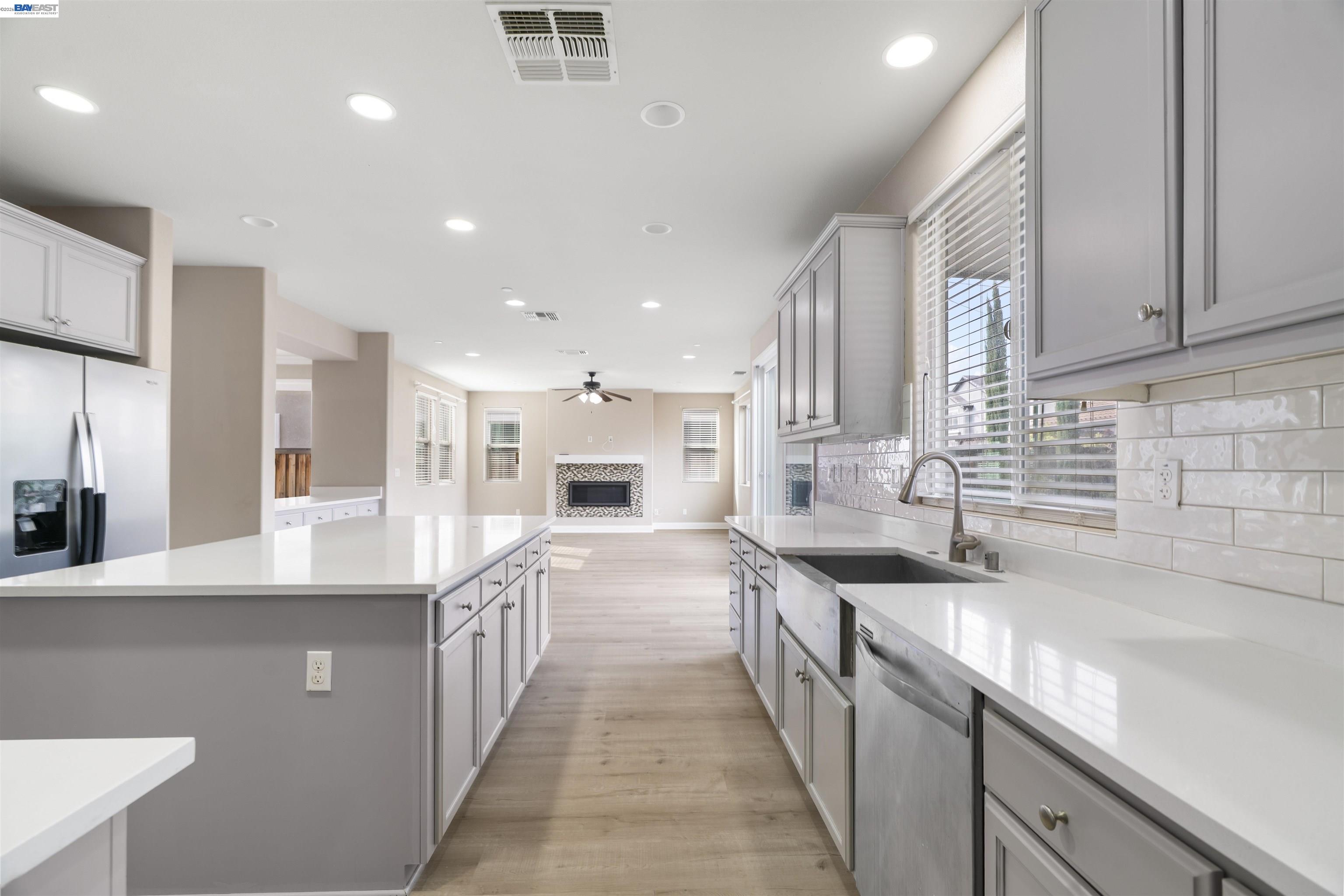 Detail Gallery Image 9 of 29 For 967 Dainty Ave., Brentwood,  CA 94513 - 6 Beds | 4 Baths