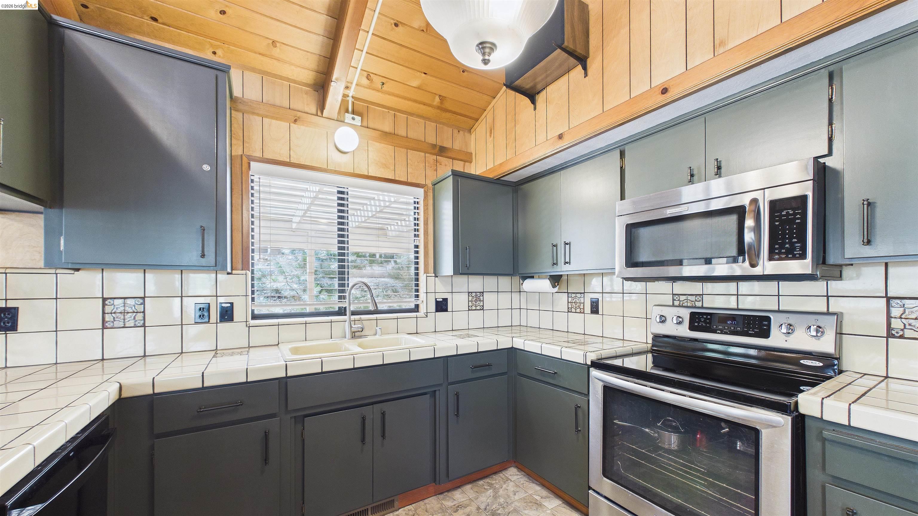 Detail Gallery Image 11 of 41 For 13010 Wells Fargo Dr, Groveland,  CA 95321 - 3 Beds | 2 Baths