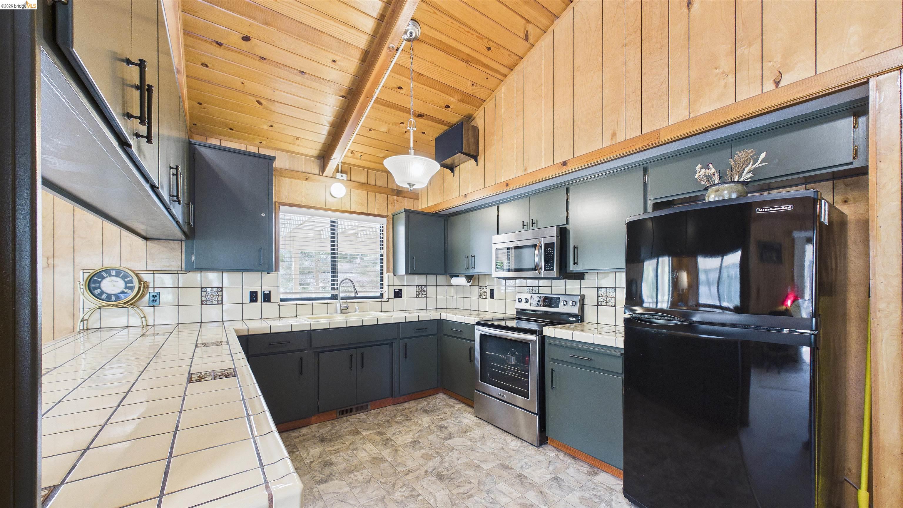 Detail Gallery Image 10 of 41 For 13010 Wells Fargo Dr, Groveland,  CA 95321 - 3 Beds | 2 Baths