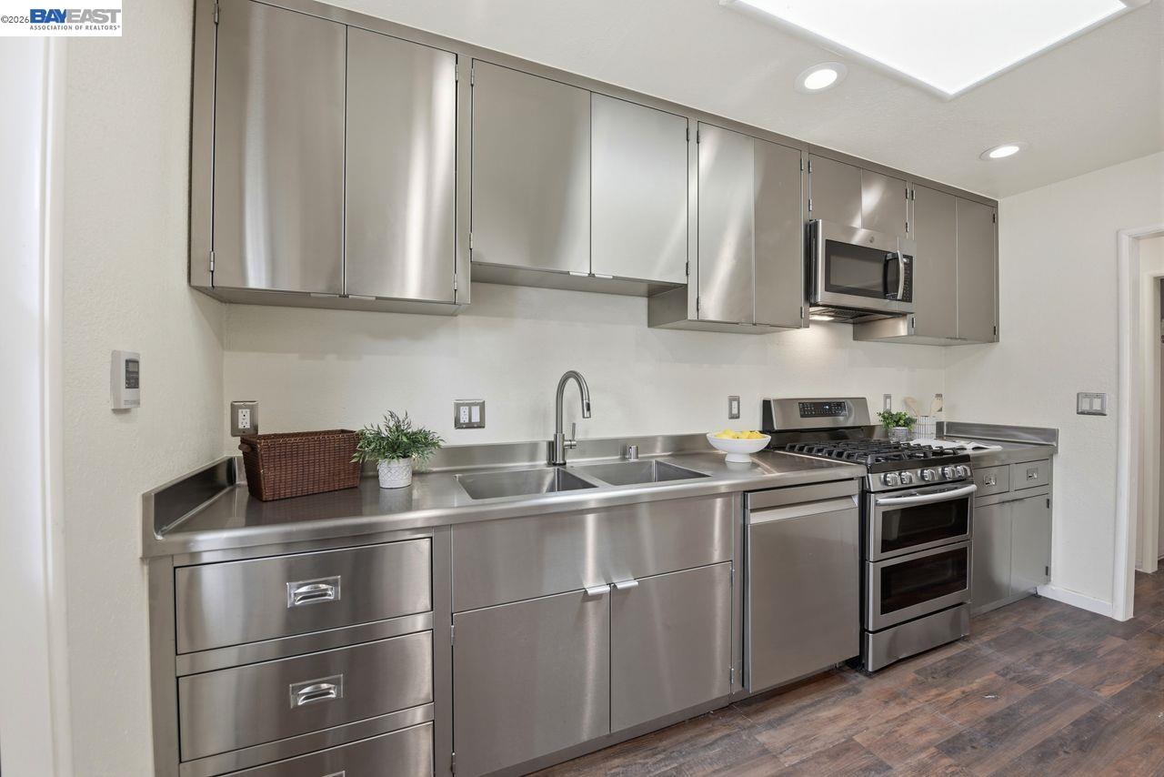 Detail Gallery Image 11 of 30 For 4754 Hazelwood Ave, Fremont,  CA 94536 - 3 Beds | 2 Baths