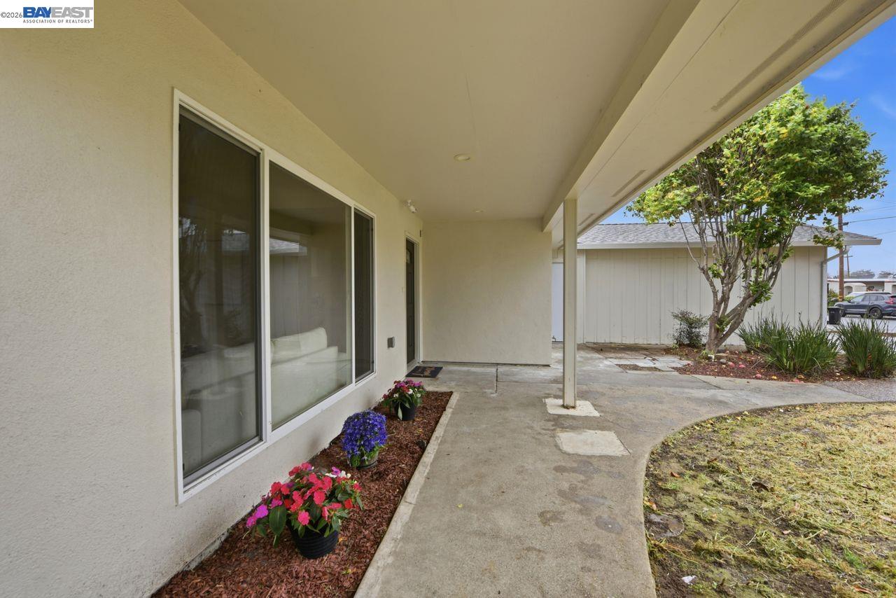 Detail Gallery Image 4 of 30 For 4754 Hazelwood Ave, Fremont,  CA 94536 - 3 Beds | 2 Baths