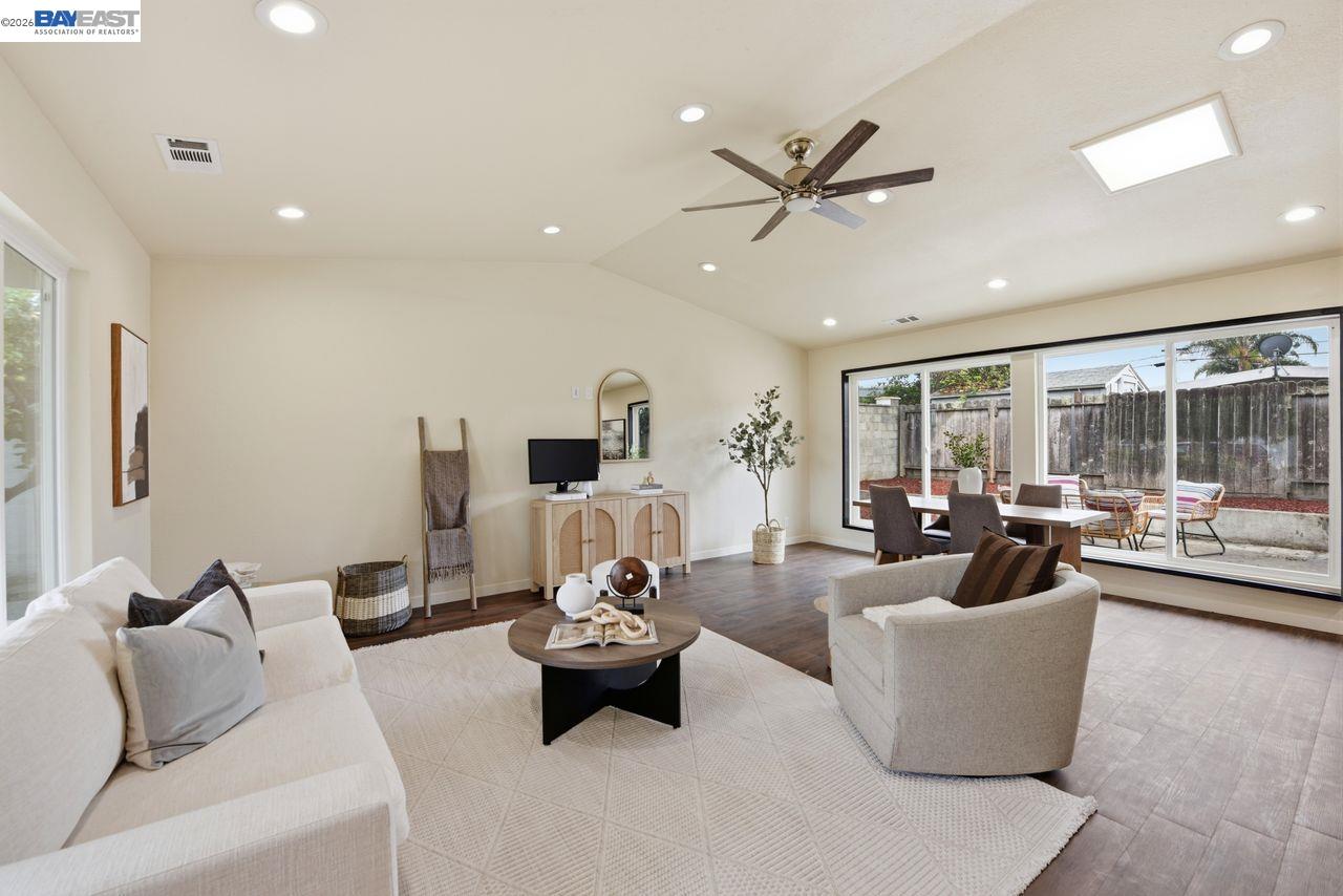 Detail Gallery Image 5 of 30 For 4754 Hazelwood Ave, Fremont,  CA 94536 - 3 Beds | 2 Baths