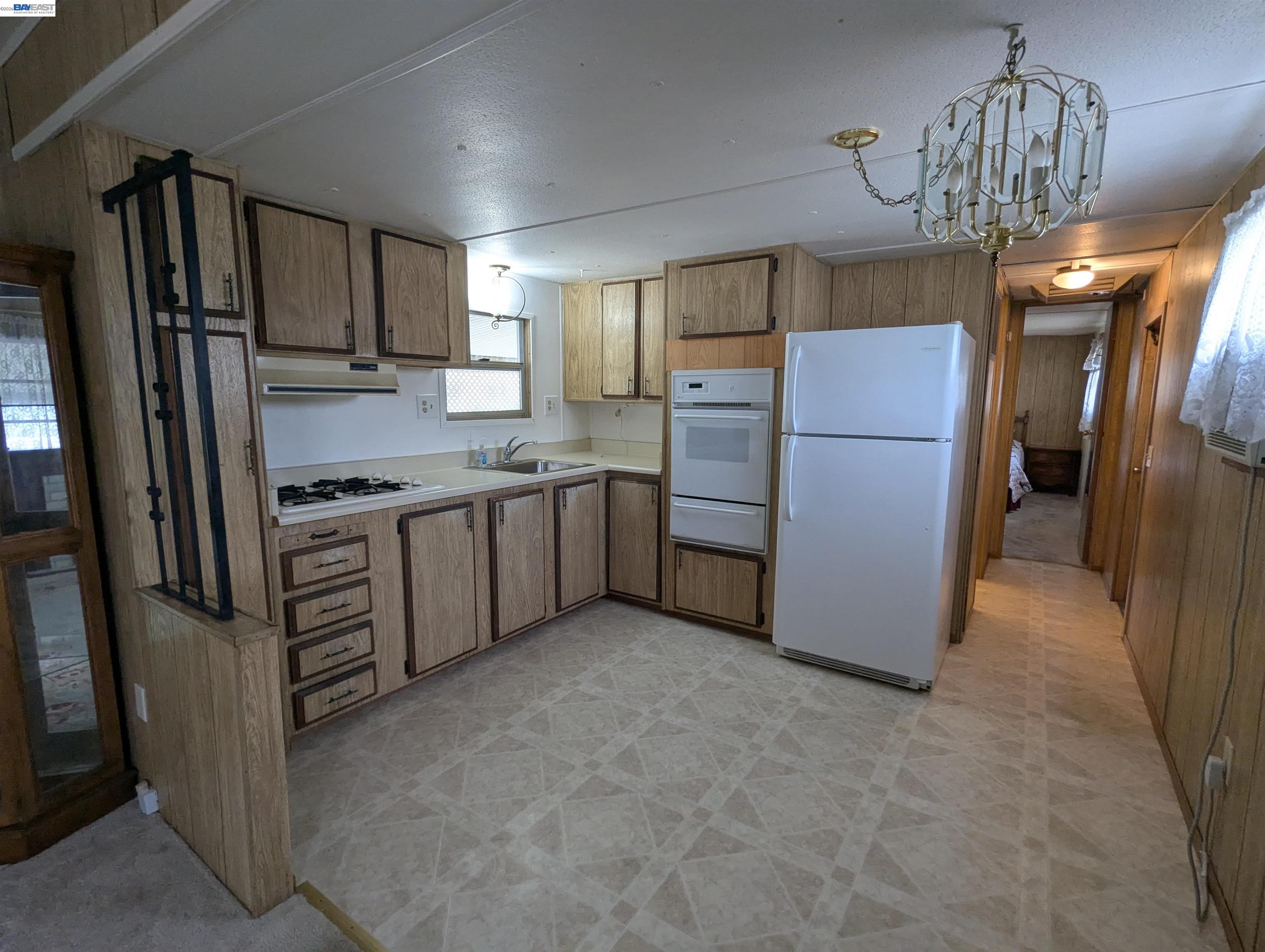 Detail Gallery Image 13 of 33 For 3913 Castro Valley Blvd. #6,  Castro Valley,  CA 94546 - 1 Beds | 1 Baths