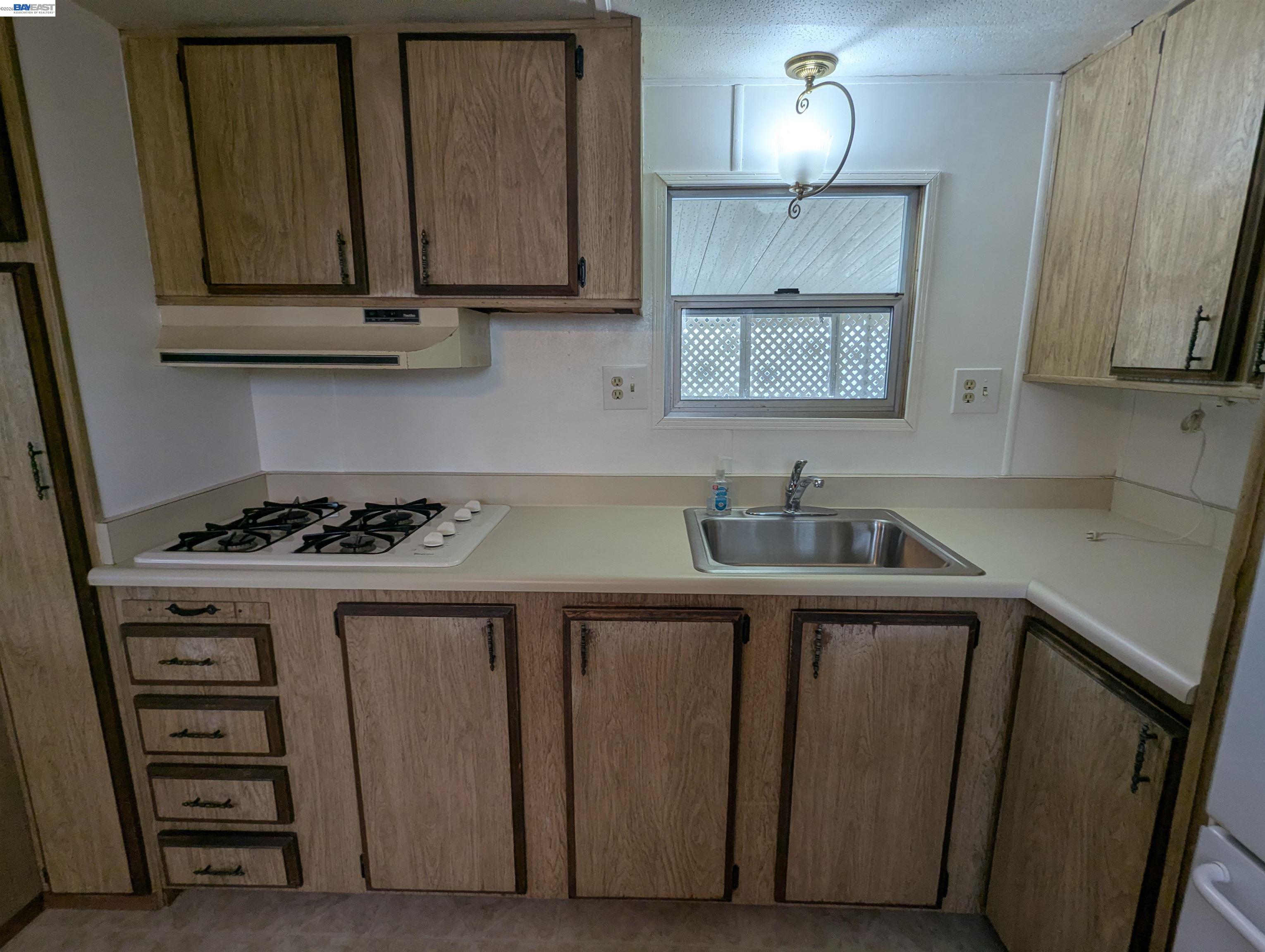 Detail Gallery Image 14 of 33 For 3913 Castro Valley Blvd. #6,  Castro Valley,  CA 94546 - 1 Beds | 1 Baths