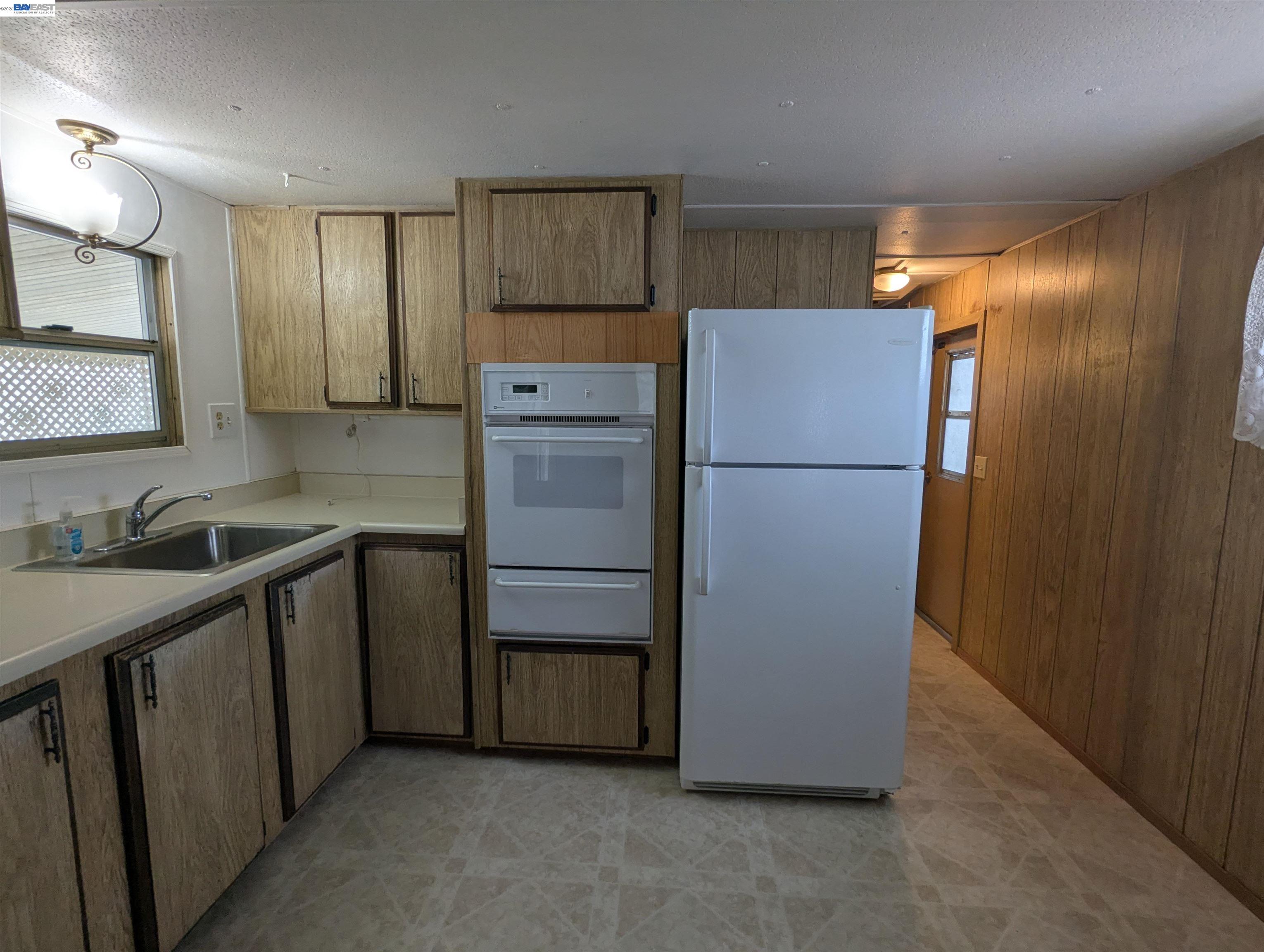 Detail Gallery Image 16 of 33 For 3913 Castro Valley Blvd. #6,  Castro Valley,  CA 94546 - 1 Beds | 1 Baths