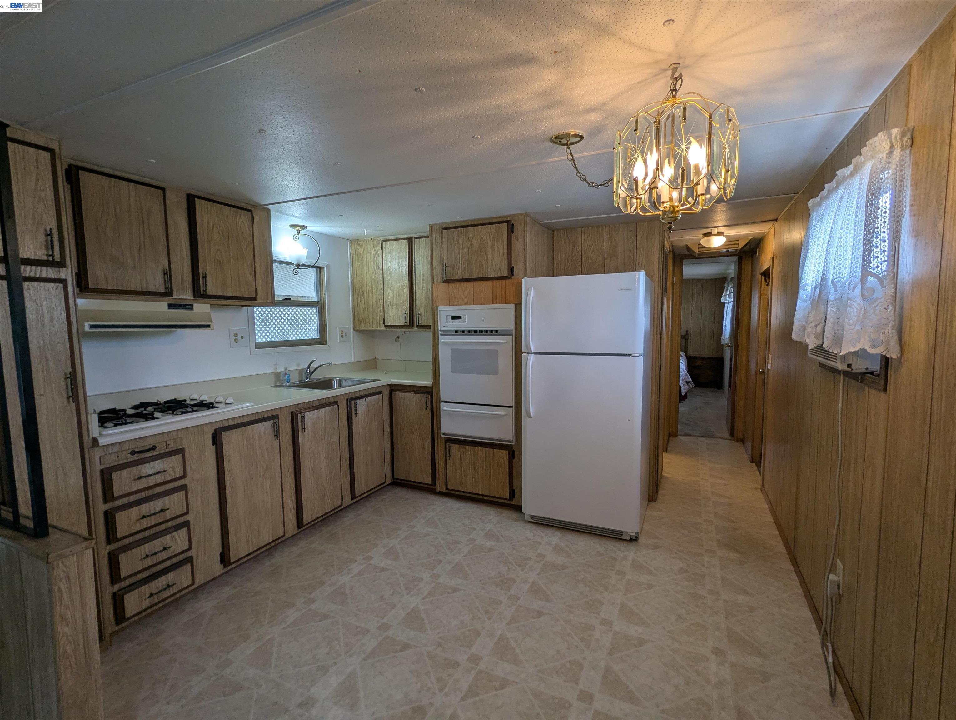 Detail Gallery Image 17 of 33 For 3913 Castro Valley Blvd. #6,  Castro Valley,  CA 94546 - 1 Beds | 1 Baths